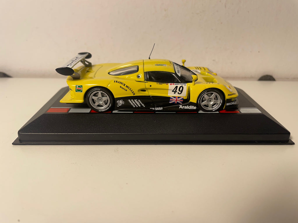 Lotus Elise GT1 amarelo número 49 - 24 horas de Le Mans de 1997