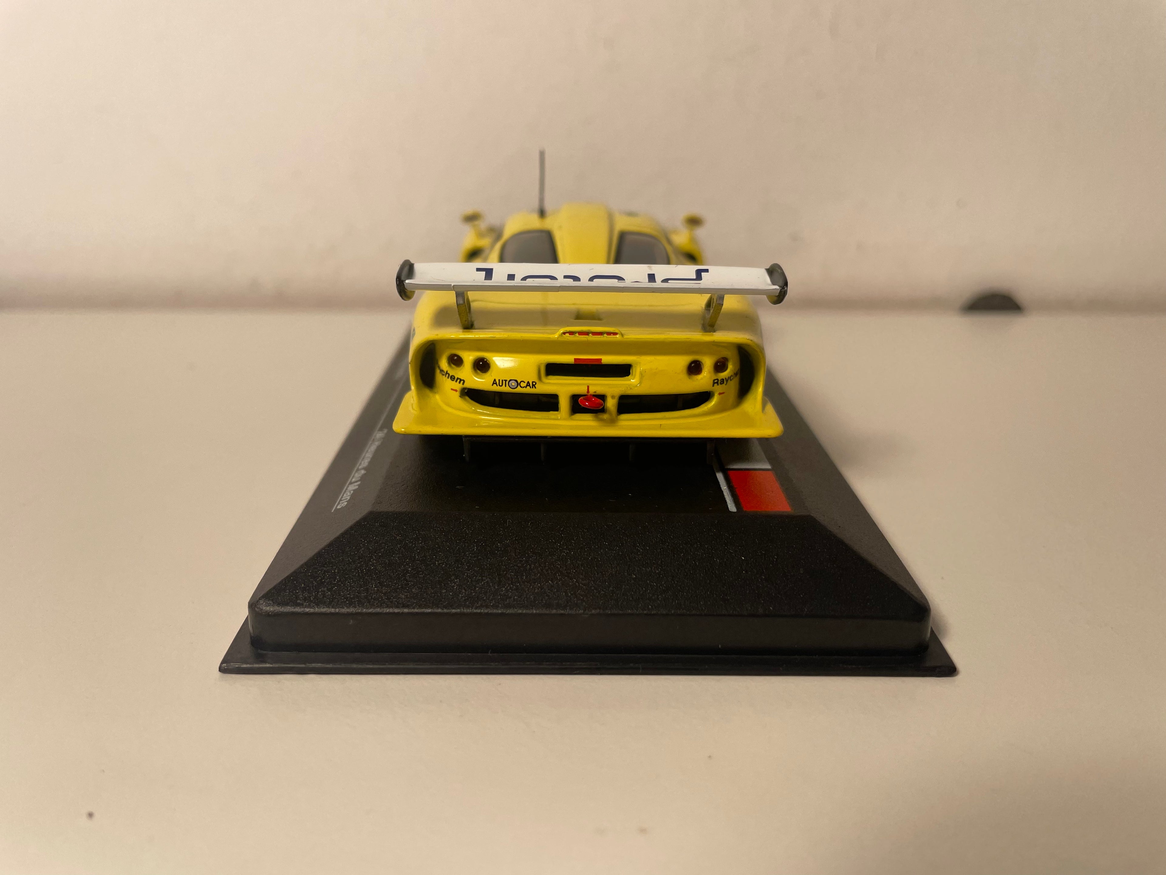 Lotus Elise GT1 giel Nummer 49 - 24 Stonnen vum Mans 1997