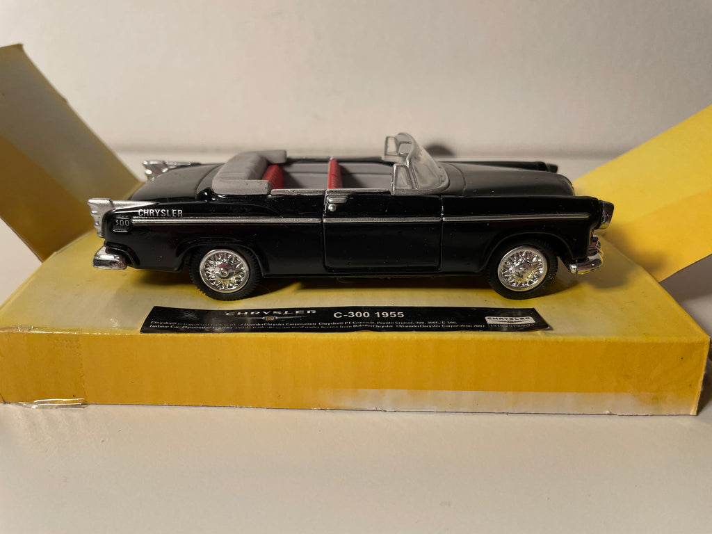 Chrysler C-300 noire de 1955 - CityCruiser (voiture américaine)