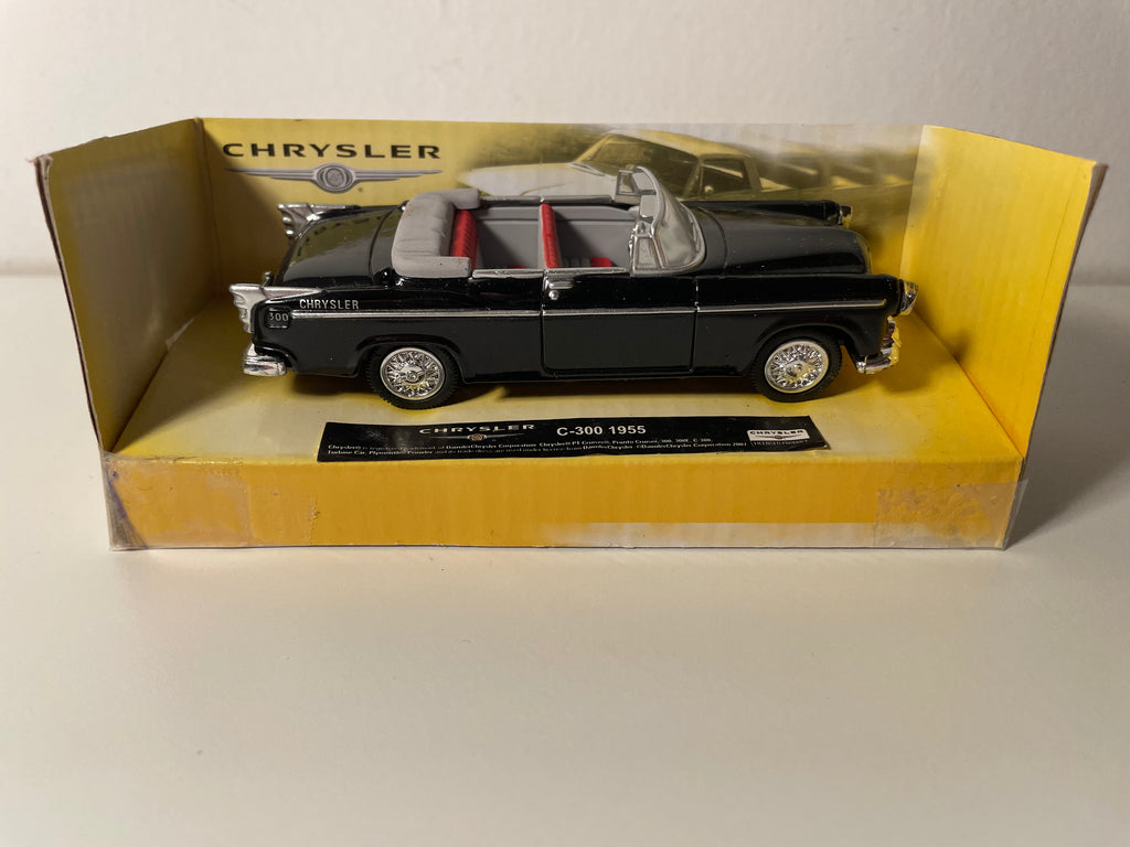 Chrysler C-300 noire de 1955 - CityCruiser (voiture américaine)