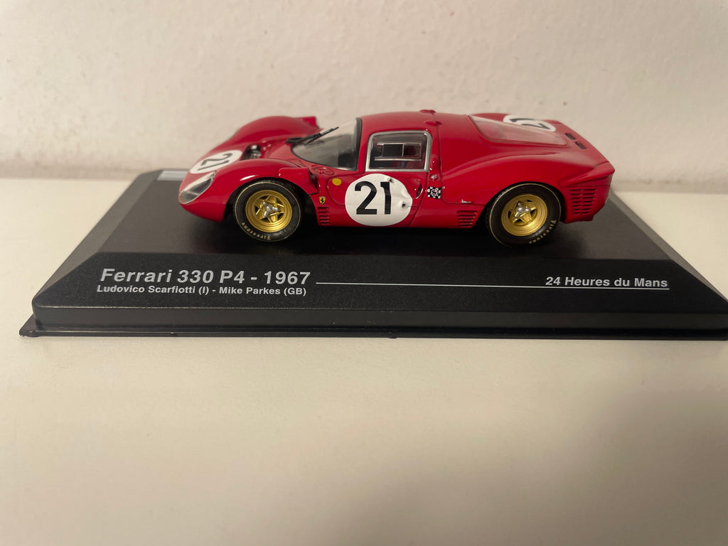 Ferrari 330 P4 rossa numero 21 - 24 ore di Le Mans del 1967