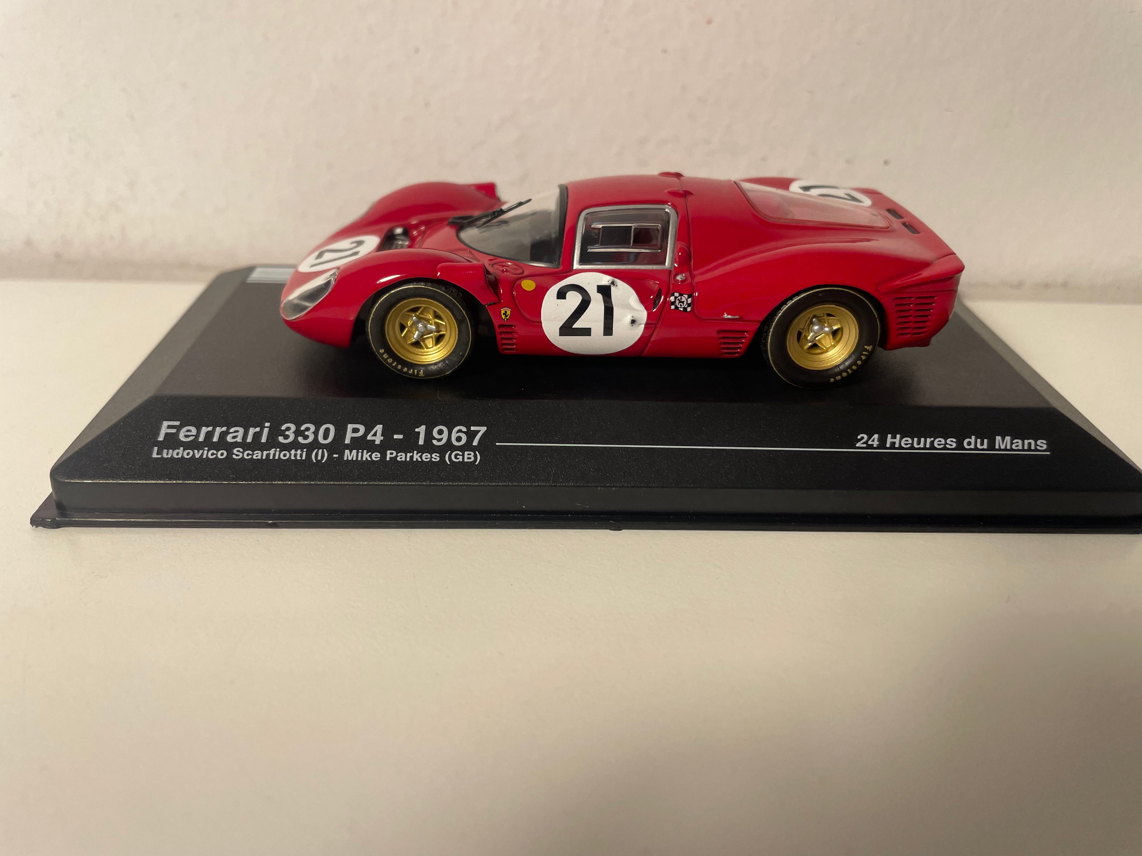 Ferrari 330 P4 rossa numero 21 - 24 ore di Le Mans del 1967