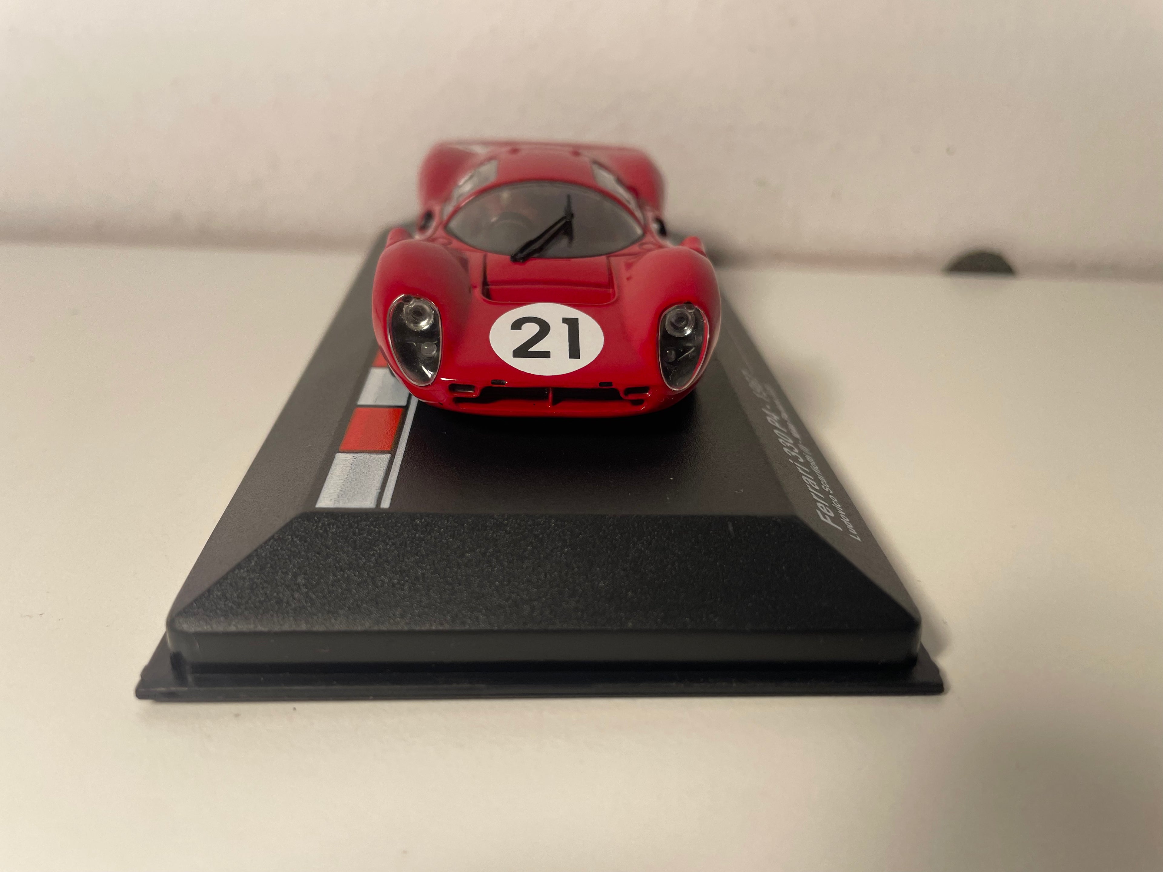 Ferrari 330 P4 rossa numero 21 - 24 ore di Le Mans del 1967
