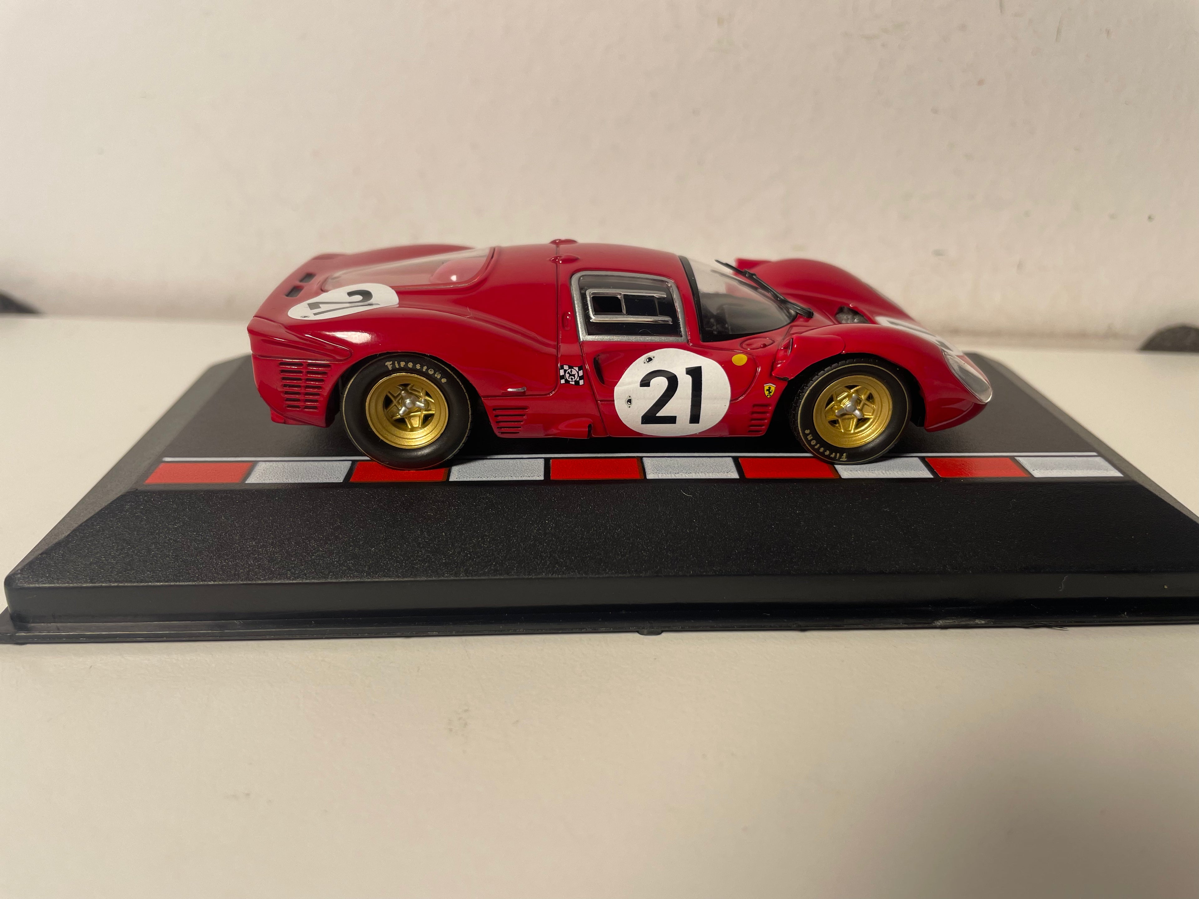 Ferrari 330 P4 rossa numero 21 - 24 ore di Le Mans del 1967