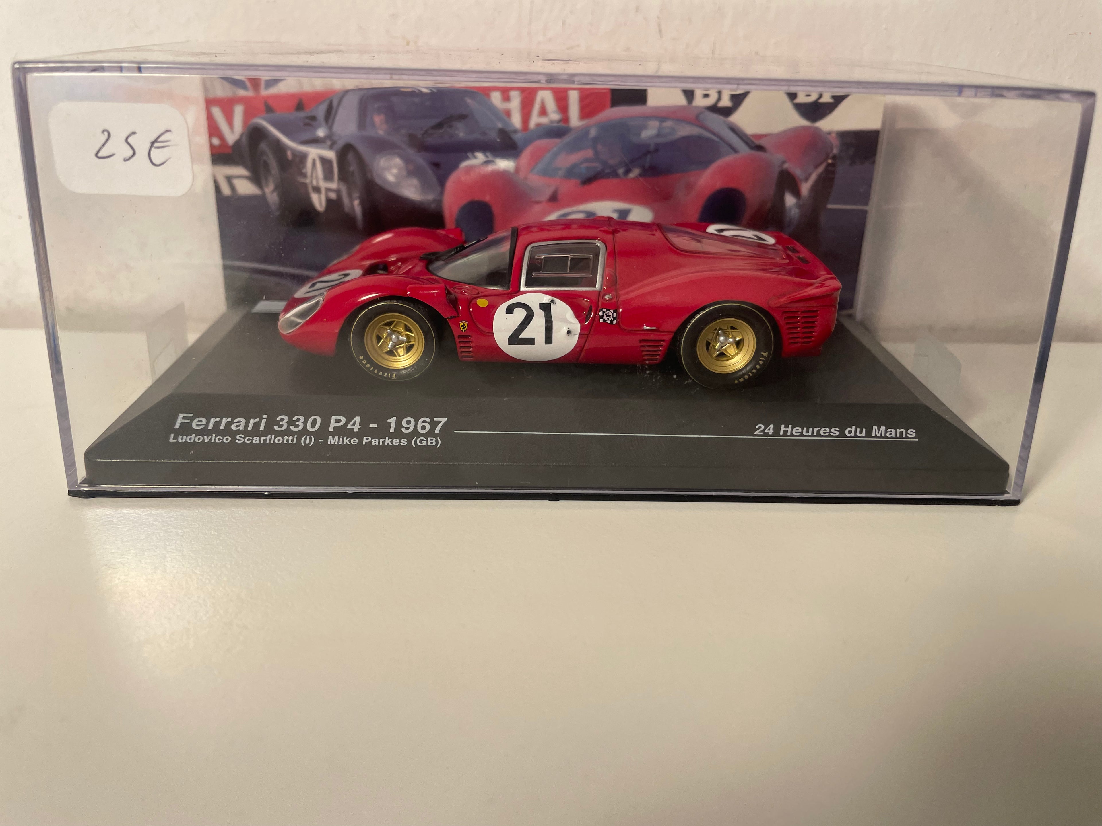Ferrari 330 P4 rossa numero 21 - 24 ore di Le Mans del 1967