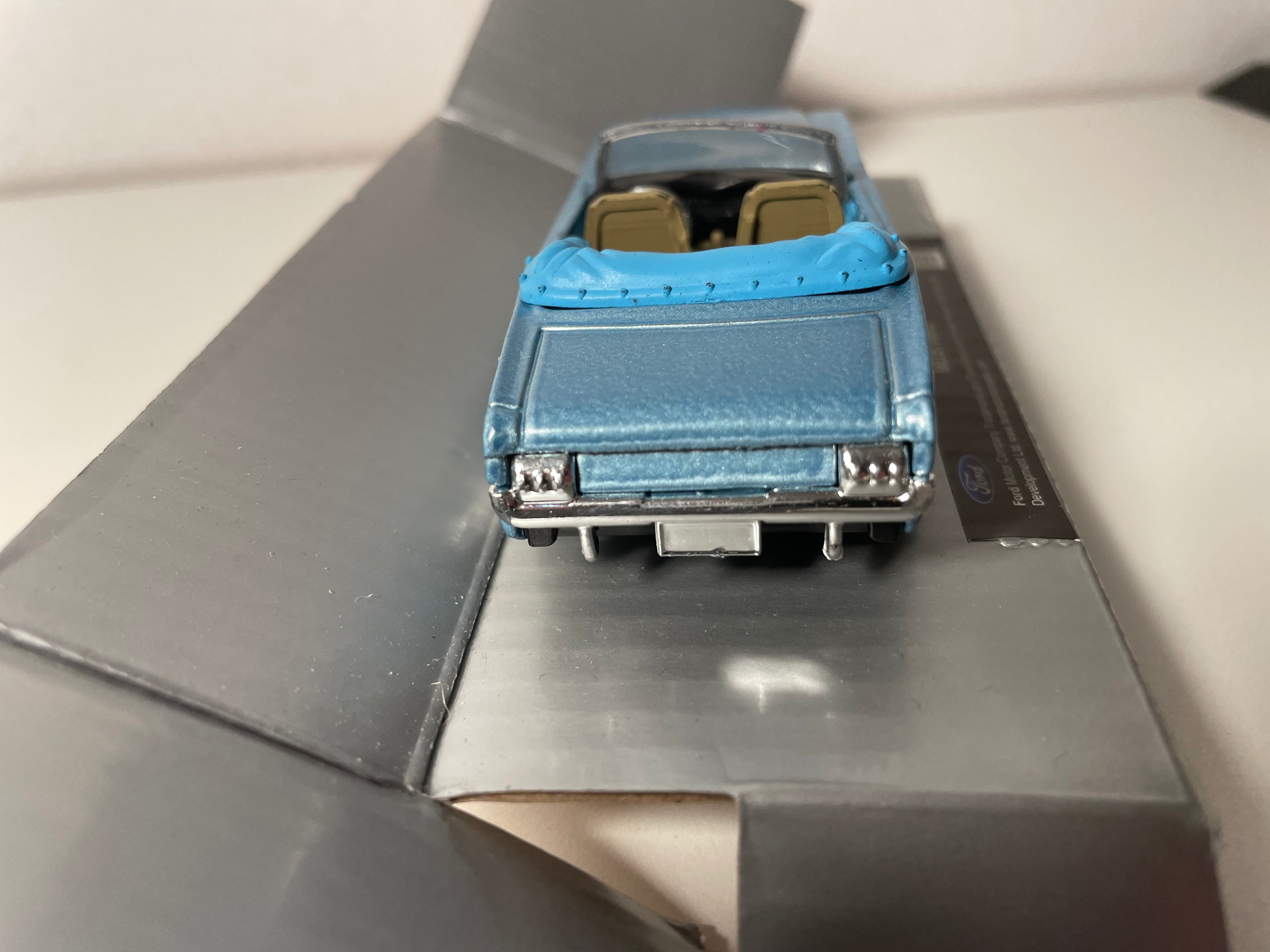 Blue Ford Mustang - CityCruiser (American Car)