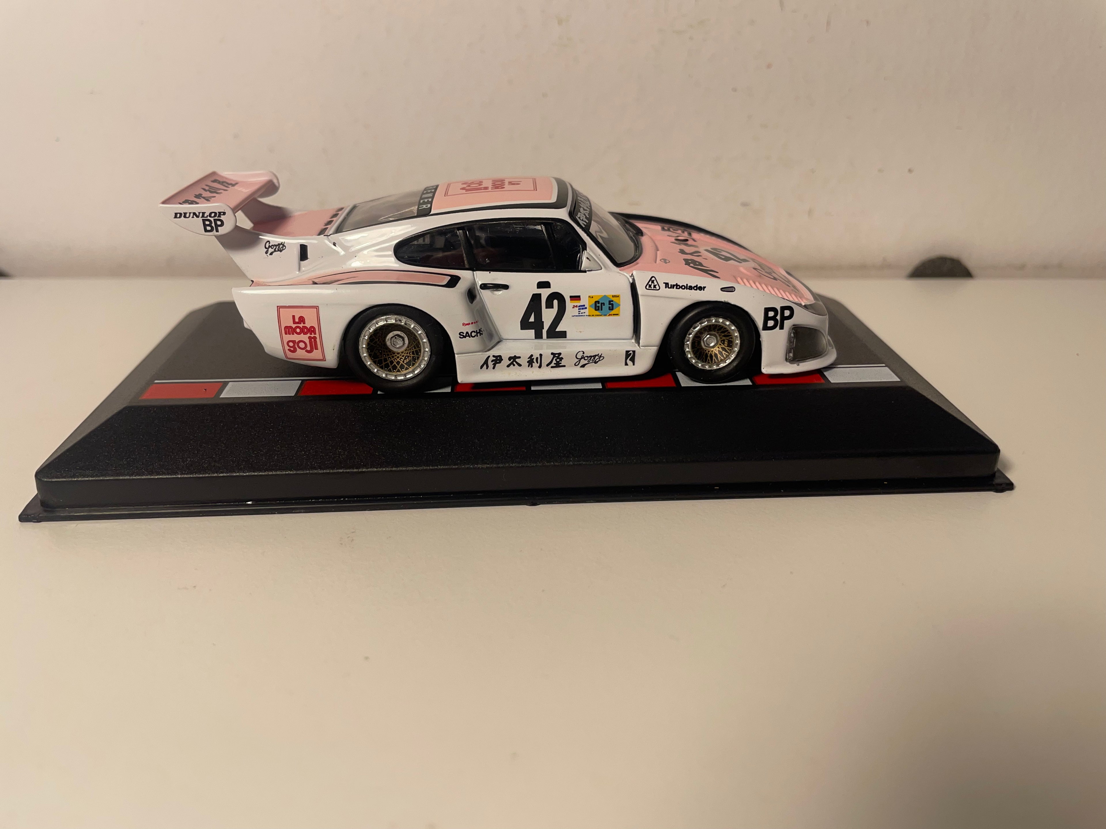 Porsche 935 K3 pink and white number 42 - 24 hours of Le Mans 1980
