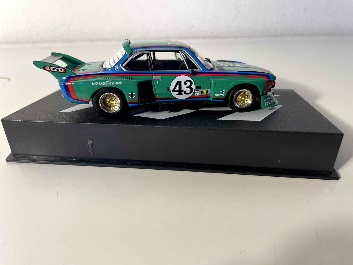 BMW 3.5 CLS verde, rojo y azul número 43 - 24 horas de Le Mans de 1976