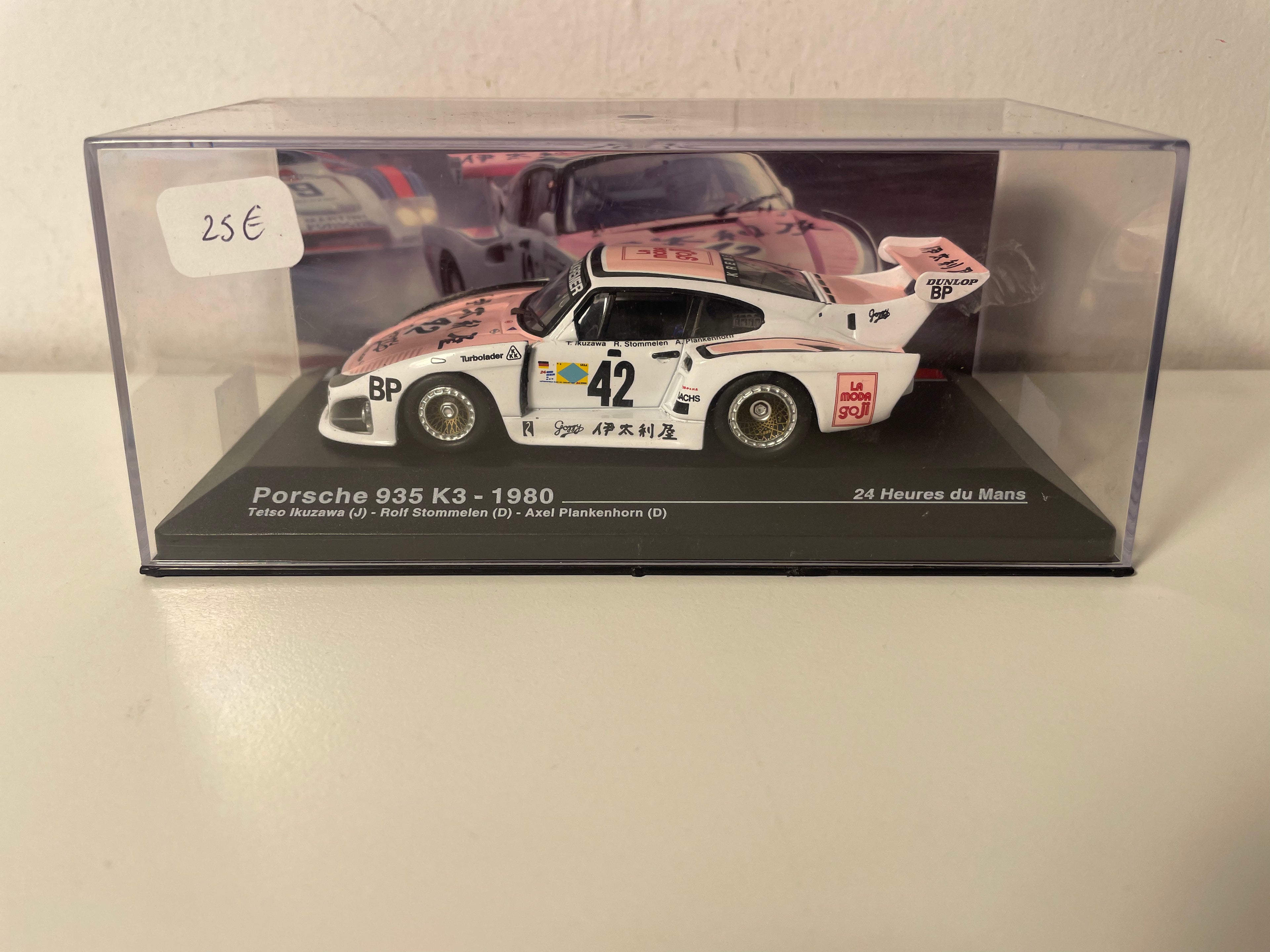 Porsche 935 K3 pink and white number 42 - 24 hours of Le Mans 1980