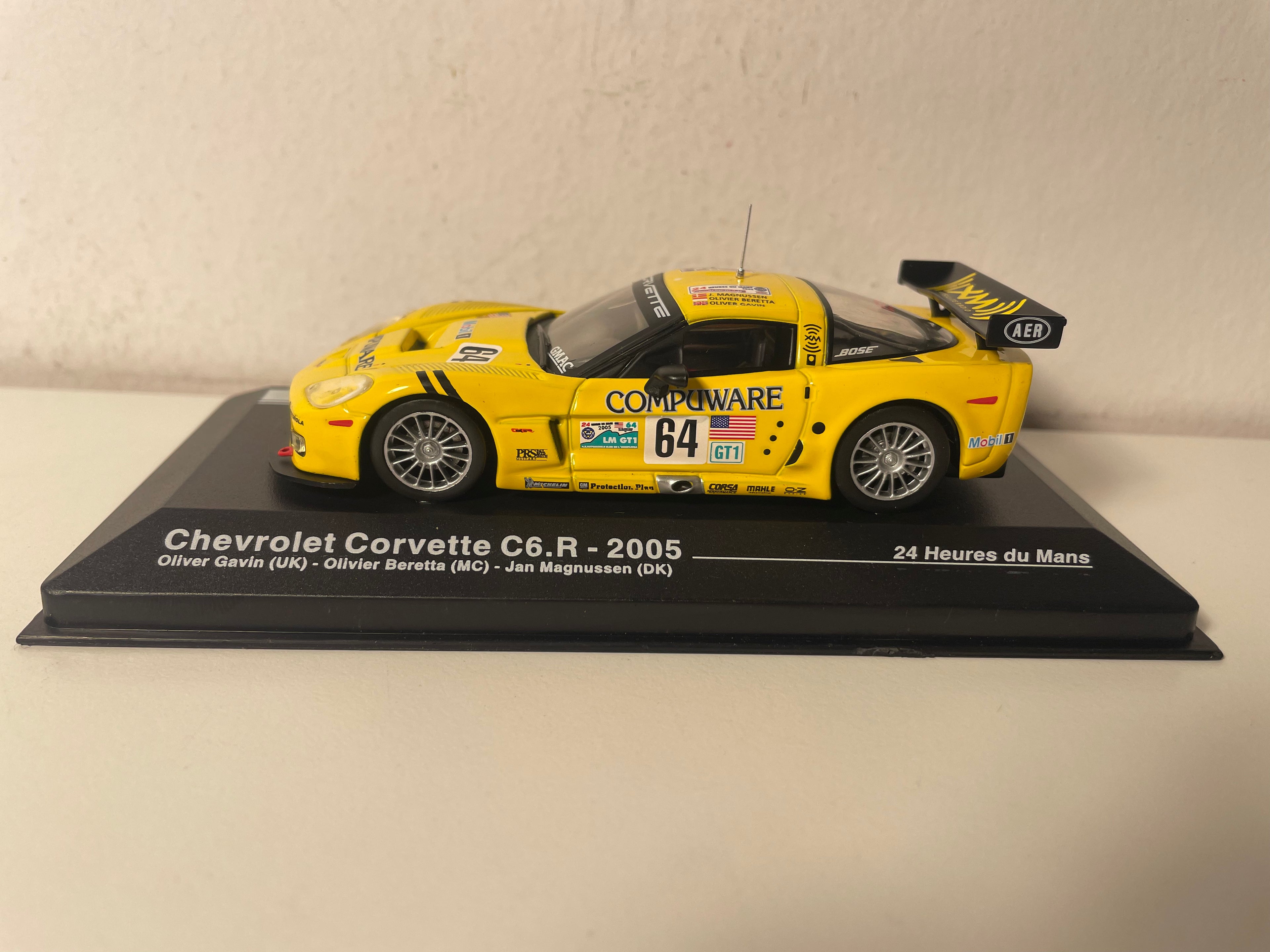 Chevrolet Corvette C6.R amarillo número 64 (24 Horas de Le Mans 2005)