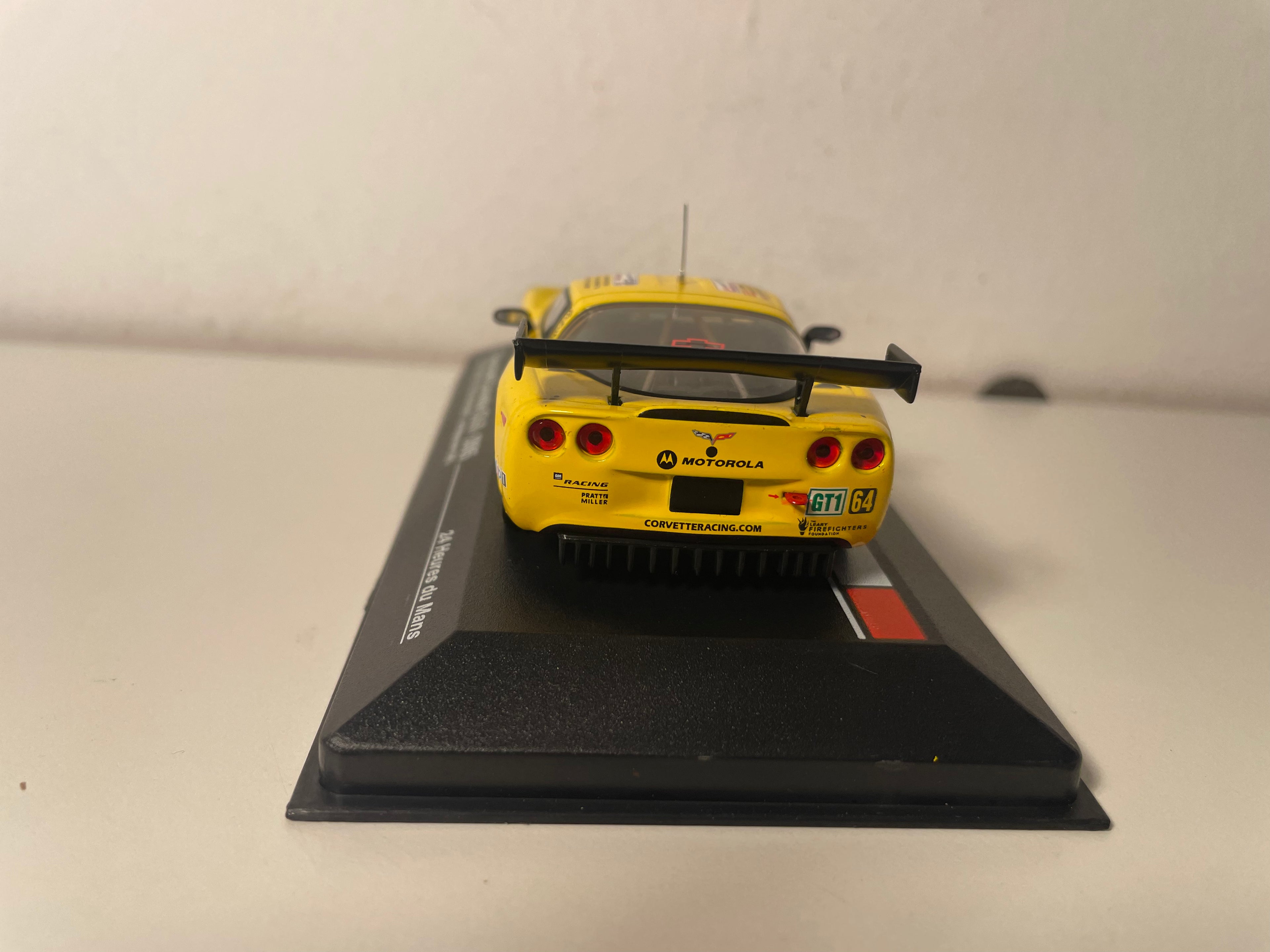 Chevrolet Corvette C6.R amarillo número 64 (24 Horas de Le Mans 2005)