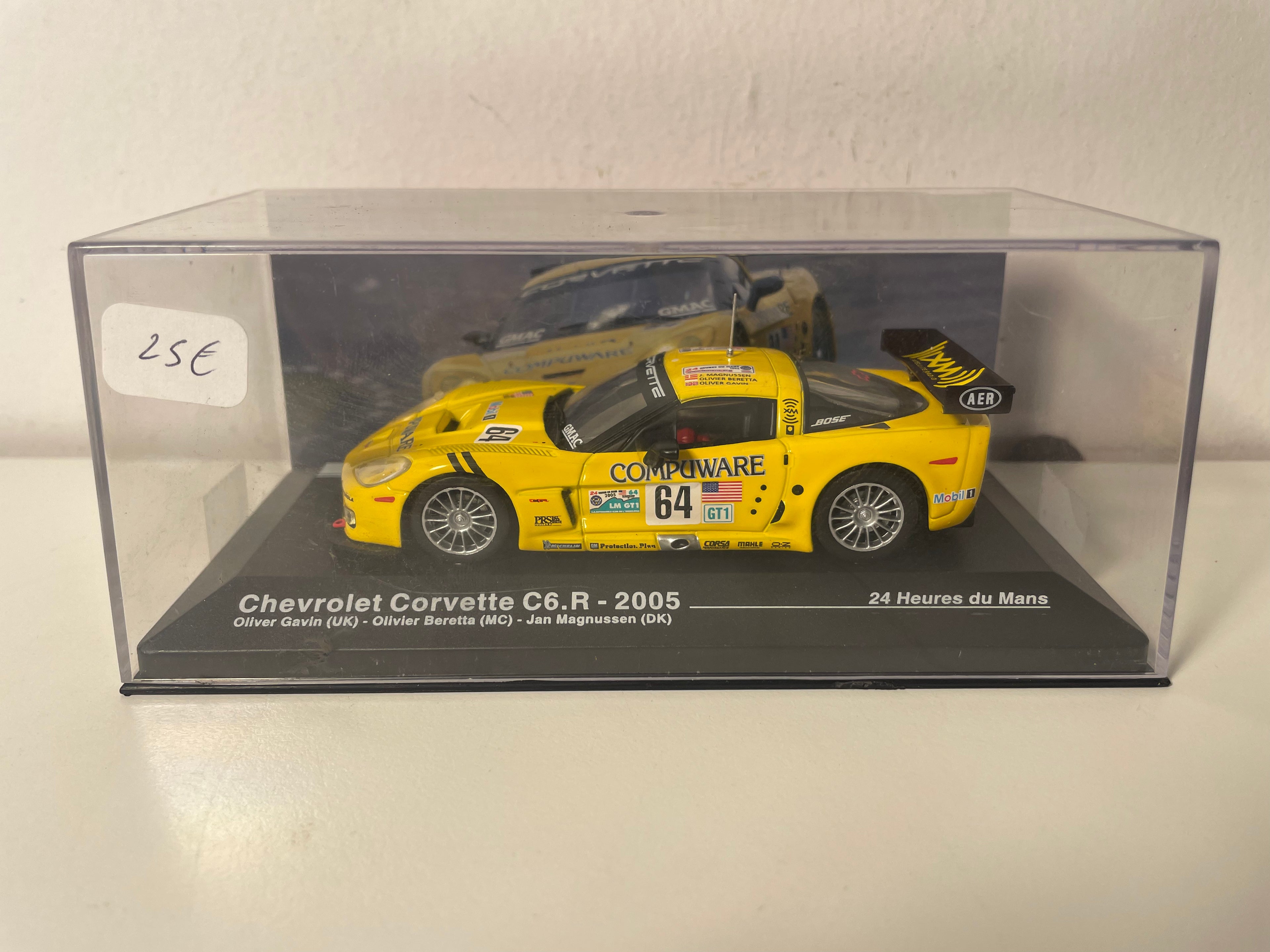 Chevrolet Corvette C6.R amarillo número 64 (24 Horas de Le Mans 2005)