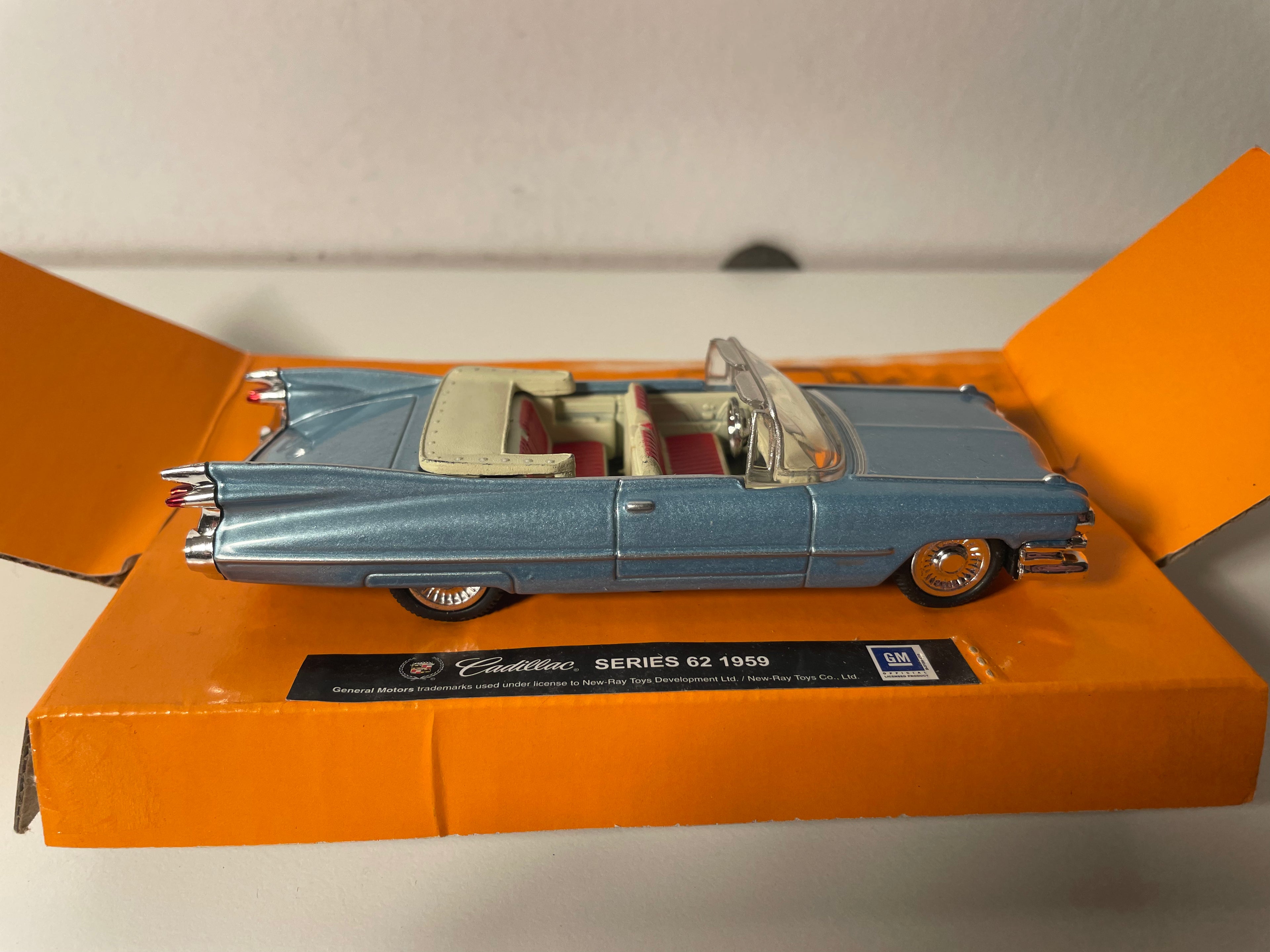 Cadillac Serie 62 bloo vum 1959 - CityCruiser (Amerikanesche Auto)
