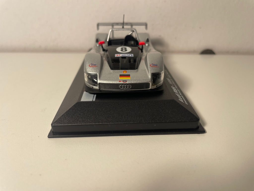 Audi R8R Grau und Schwarz Nummer 8 - 24 Stunden von Le Mans 1999