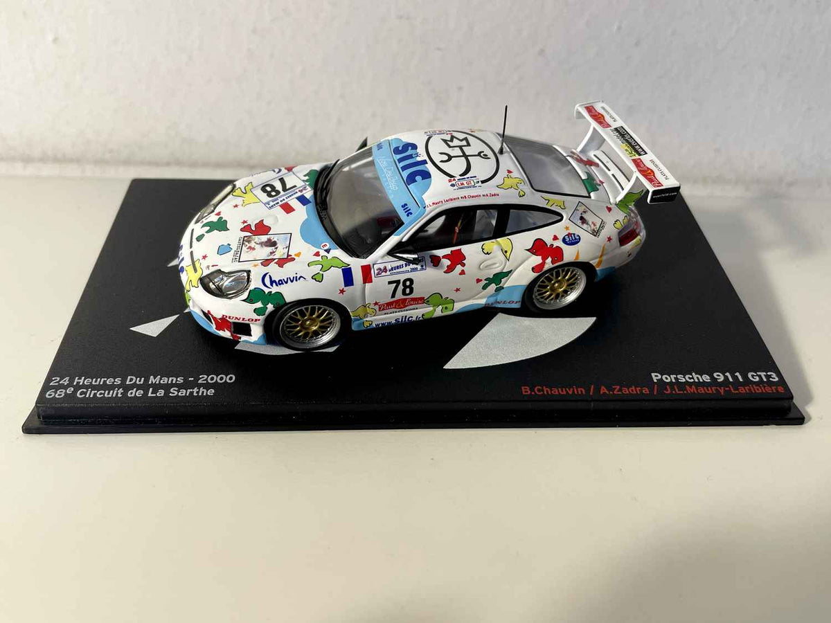 Porsche 911 GT3 blanca con decoración número 78 - 24 horas de Le Mans del 2000