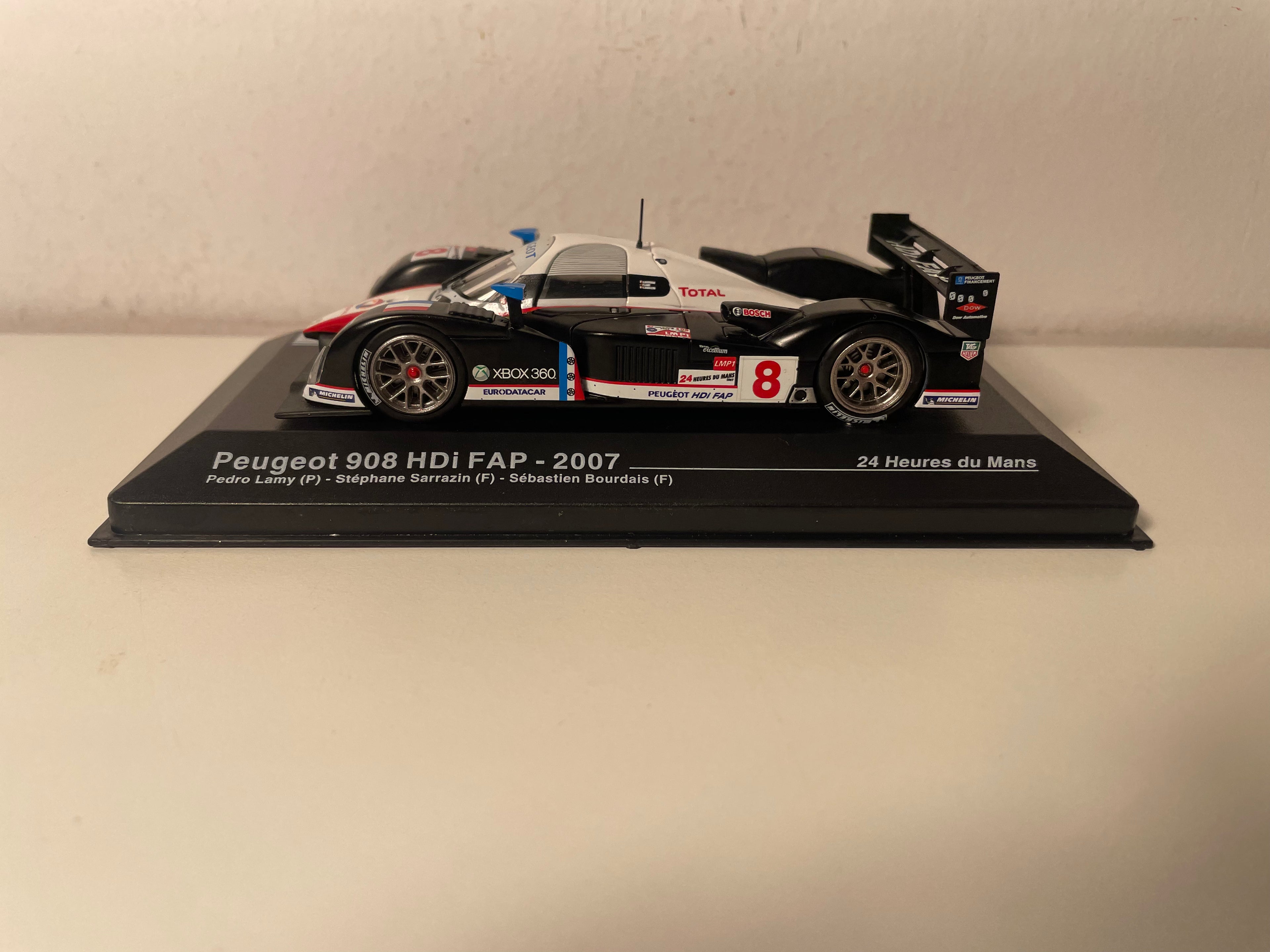 Peugeot 908 HDi FAP blanche et noire numéro 8 - 24 heures du Mans de 2007