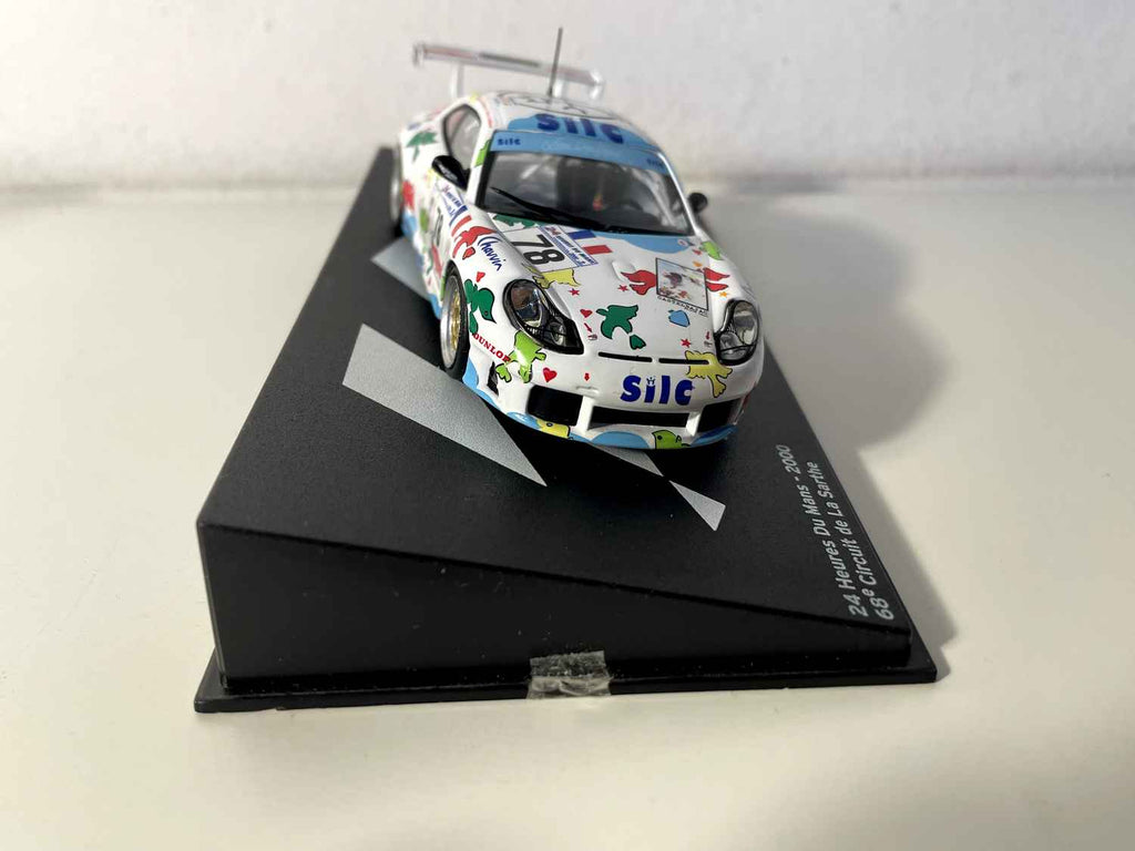 Porsche 911 GT3 blanca con decoración número 78 - 24 horas de Le Mans del 2000