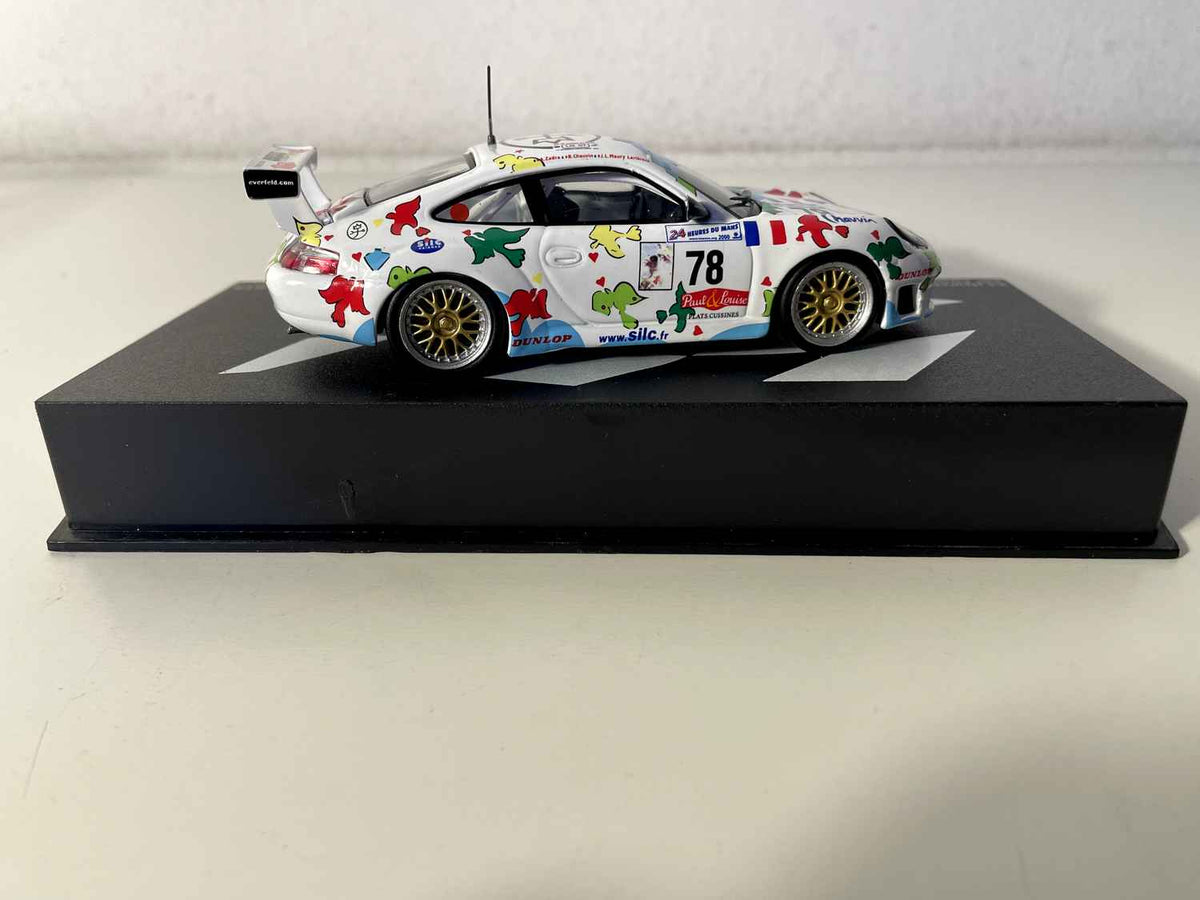 Porsche 911 GT3 blanca con decoración número 78 - 24 horas de Le Mans del 2000