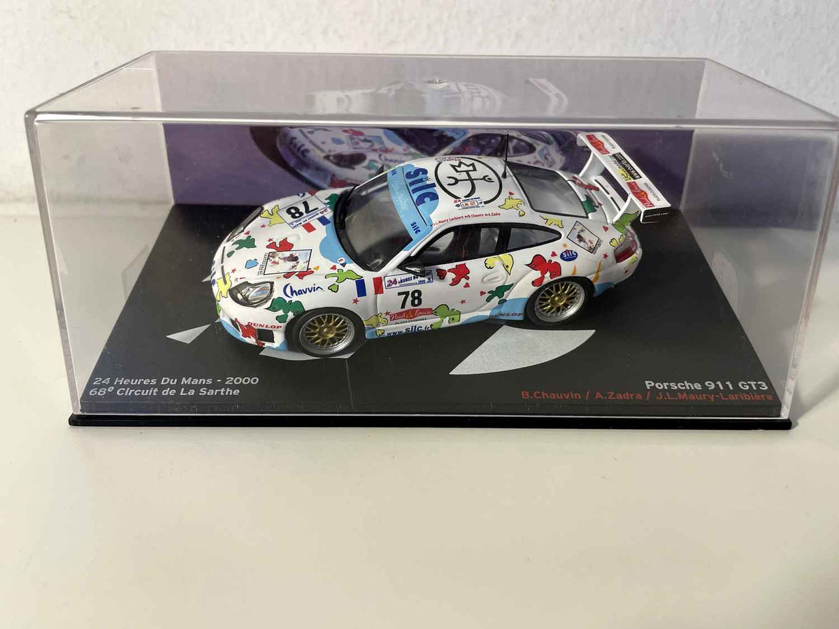 Porsche 911 GT3 blanca con decoración número 78 - 24 horas de Le Mans del 2000