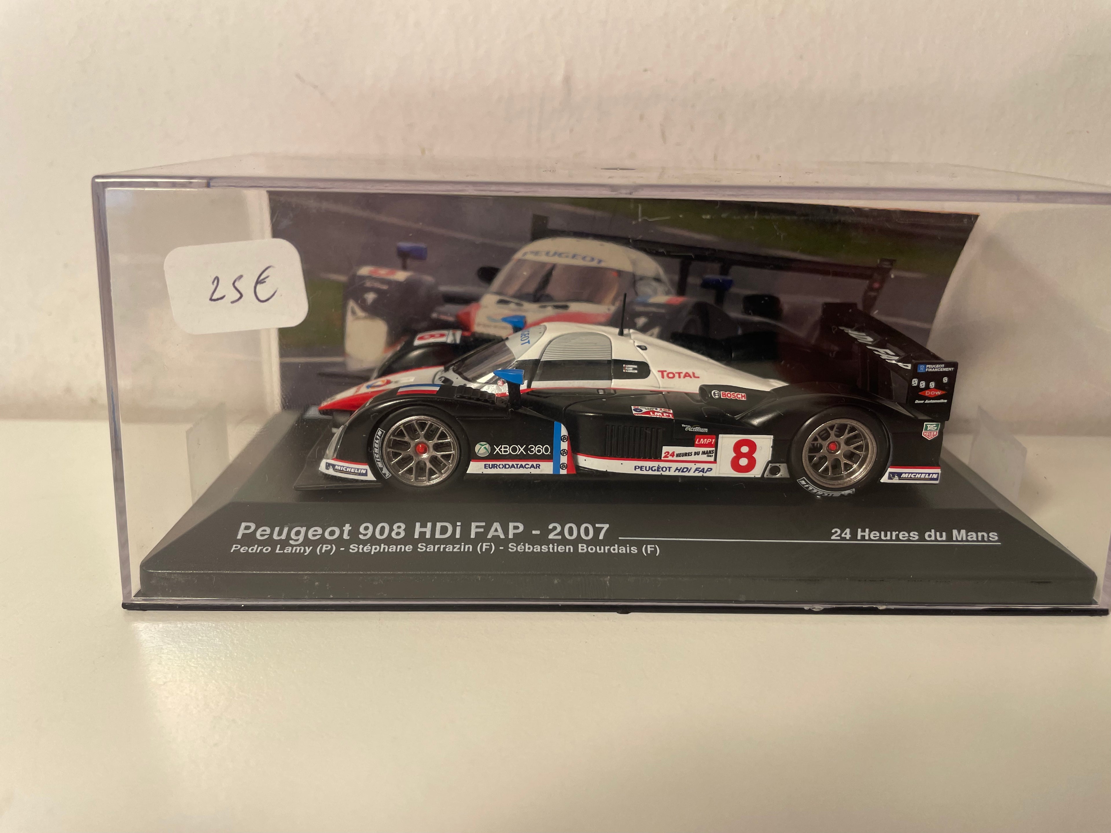 Peugeot 908 HDi FAP blanche et noire numéro 8 - 24 heures du Mans de 2007