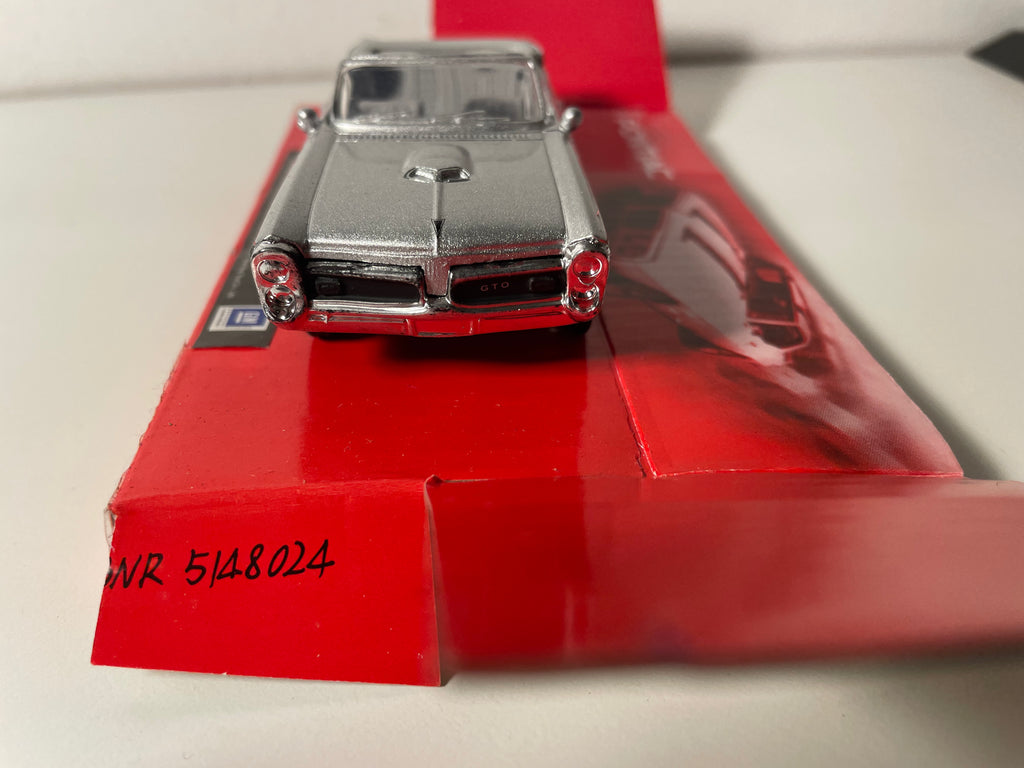 Pontiac GTO gris vum Joer 1966 - CityCruiser (amerikanescht Auto)