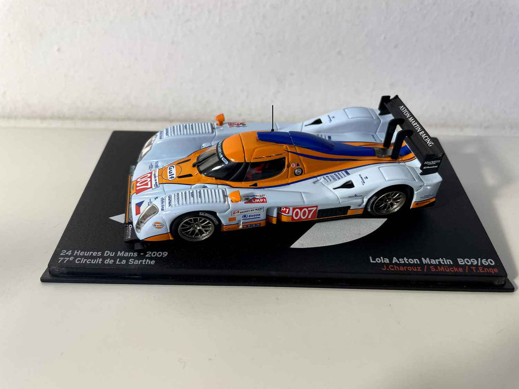 Lola Aston Martin bleue et orange (couleurs de GULF) numéro 007 - 24 heures du Mans de 2009