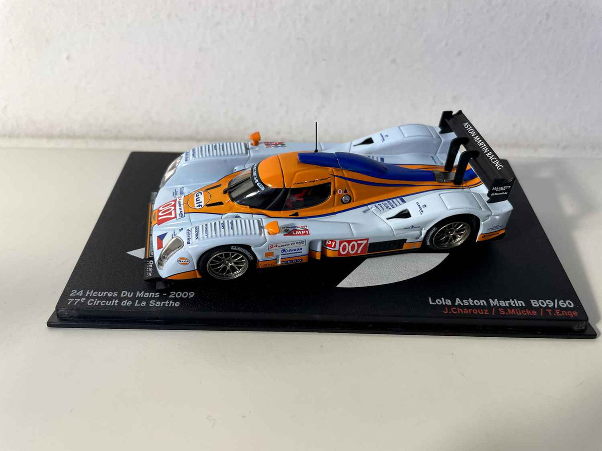 Lola Aston Martin bleue et orange (couleurs de GULF) numéro 007 - 24 heures du Mans de 2009