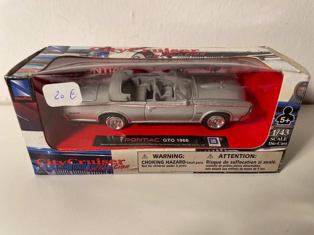 Pontiac GTO gris vum Joer 1966 - CityCruiser (amerikanescht Auto)