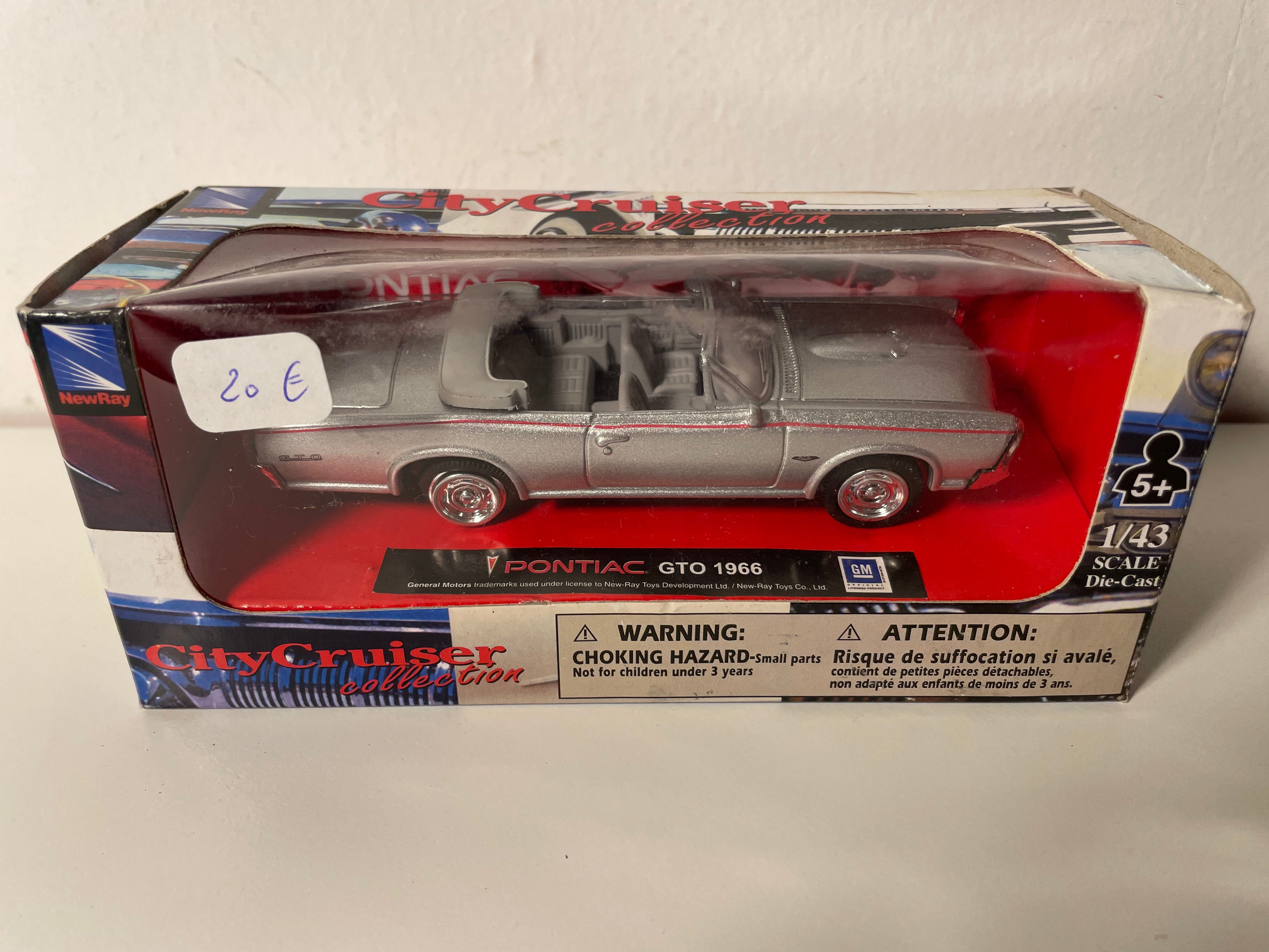 Pontiac GTO gris vum Joer 1966 - CityCruiser (amerikanescht Auto)