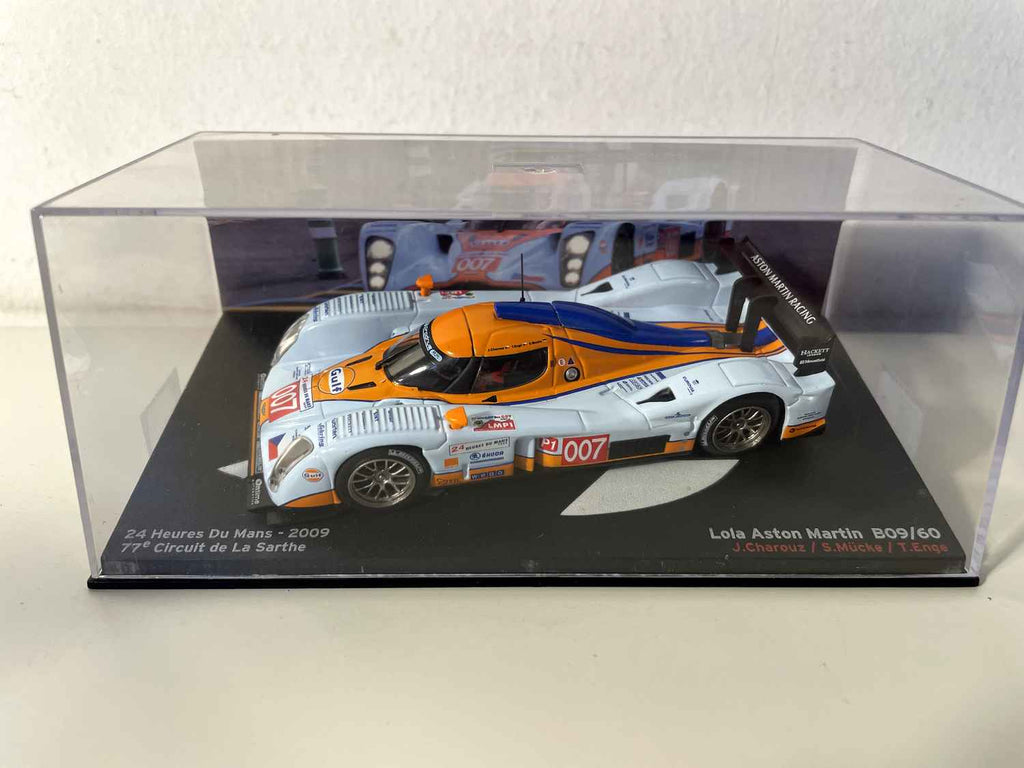 Lola Aston Martin bleue et orange (couleurs de GULF) numéro 007 - 24 heures du Mans de 2009