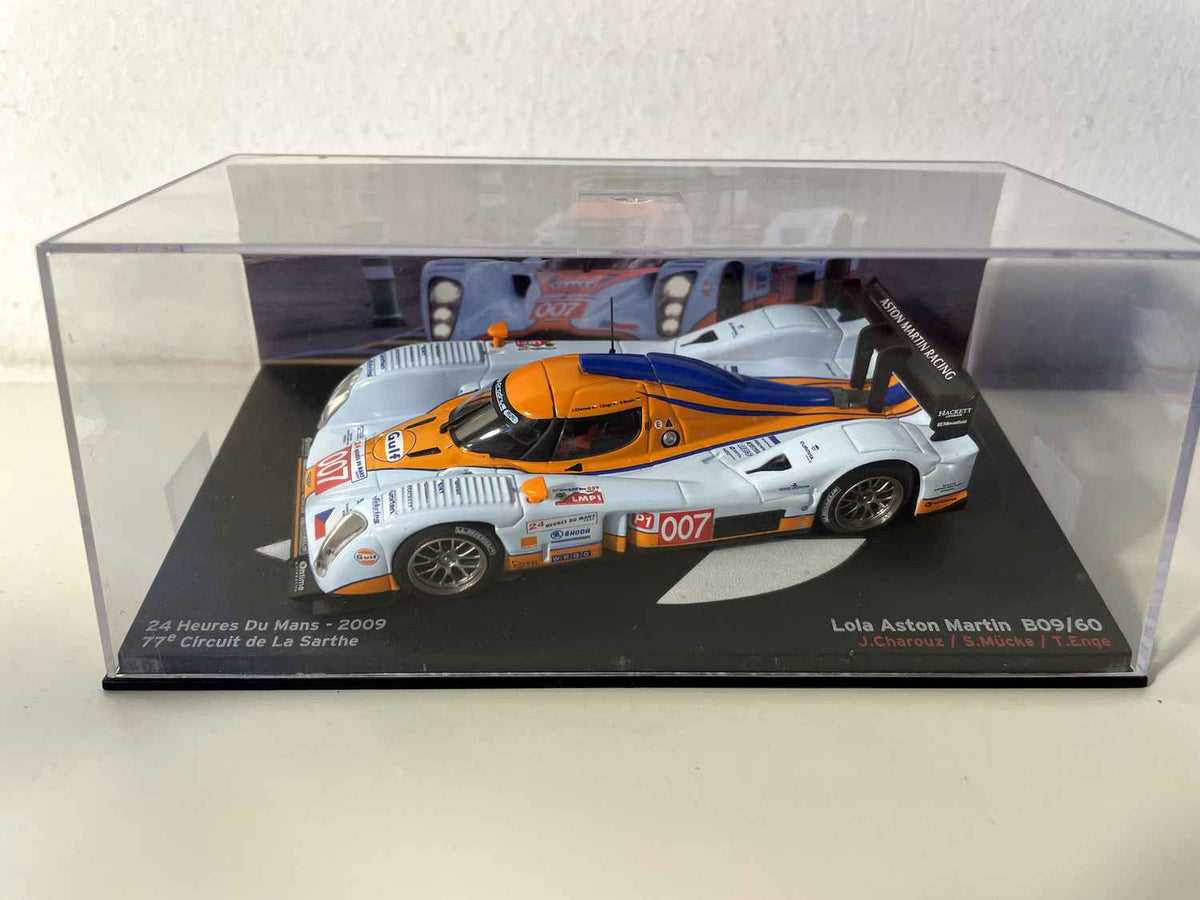 Lola Aston Martin bleue et orange (couleurs de GULF) numéro 007 - 24 heures du Mans de 2009