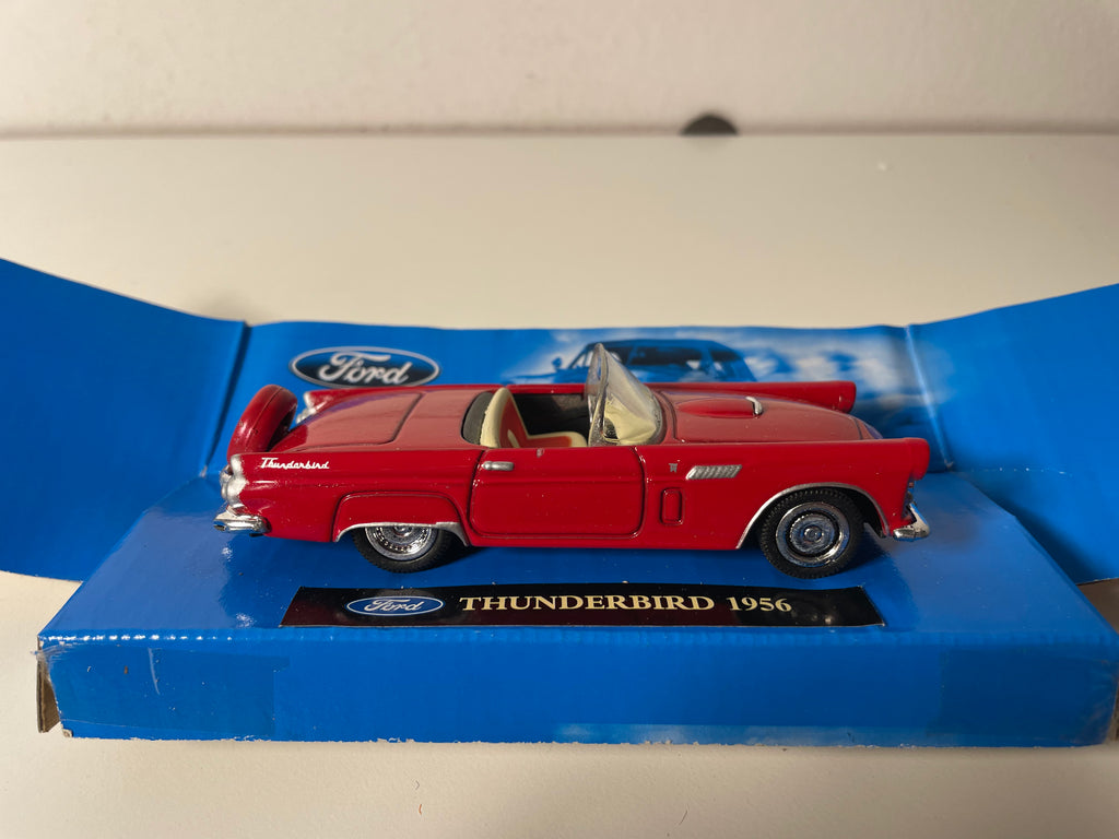 Roud Thunderbird vu 1956 - CityCruiser (amerikanesche Auto)