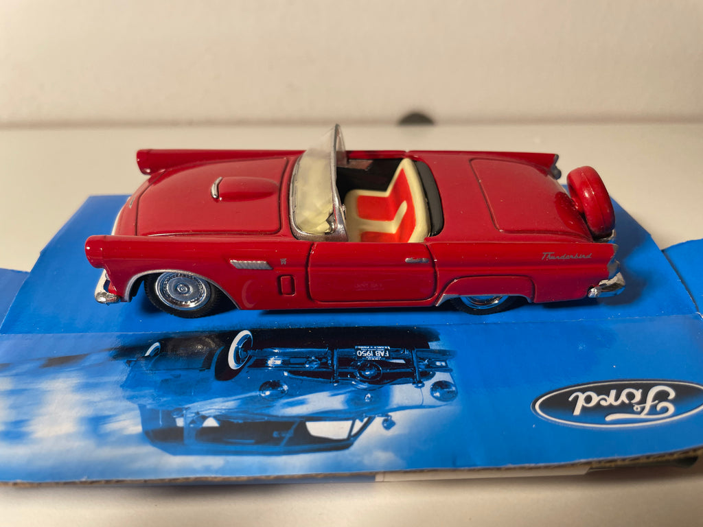 Roud Thunderbird vu 1956 - CityCruiser (amerikanesche Auto)