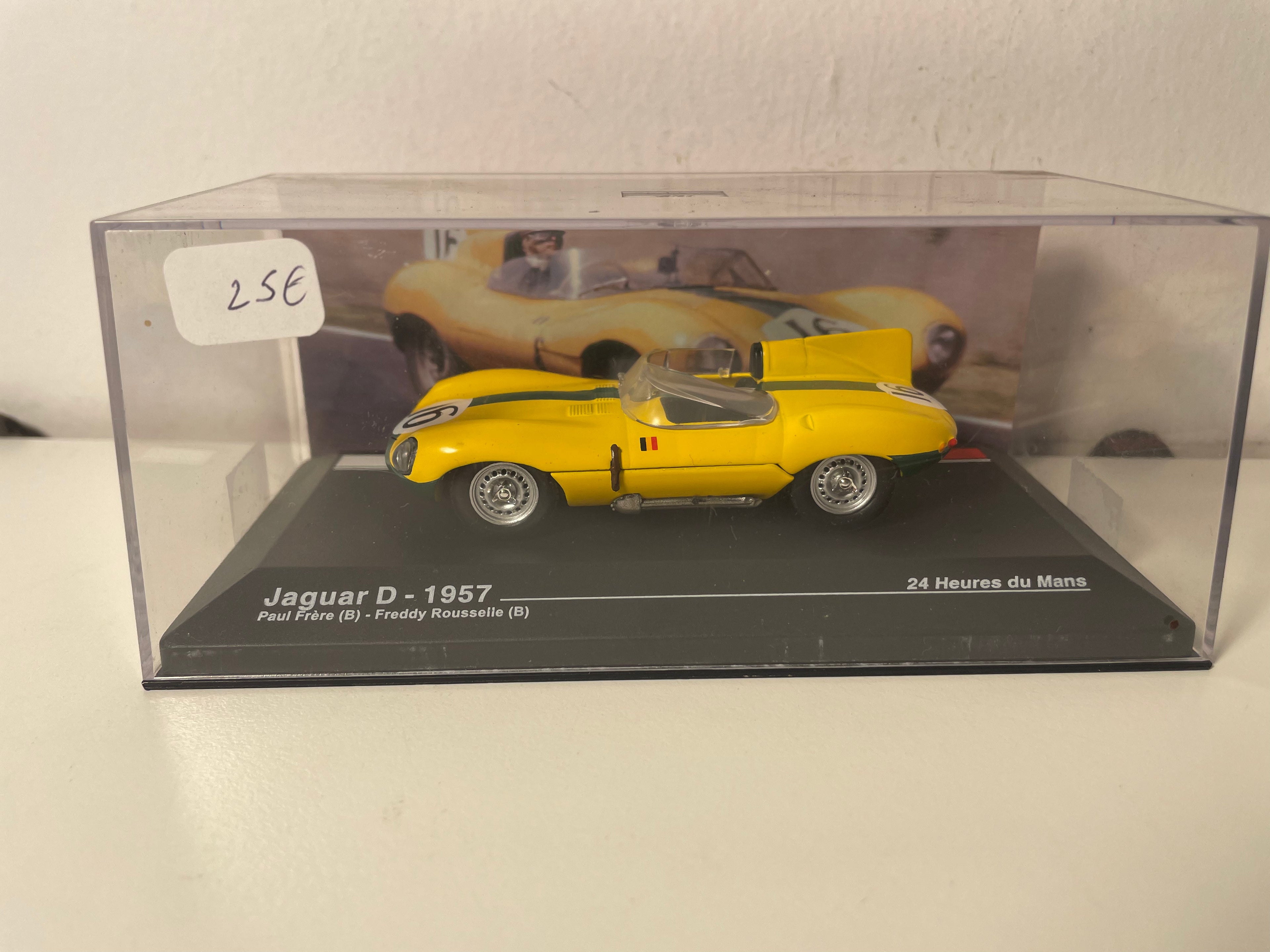 Jaguar D jaune numéro 16 - 24 heures du Mans de 1957