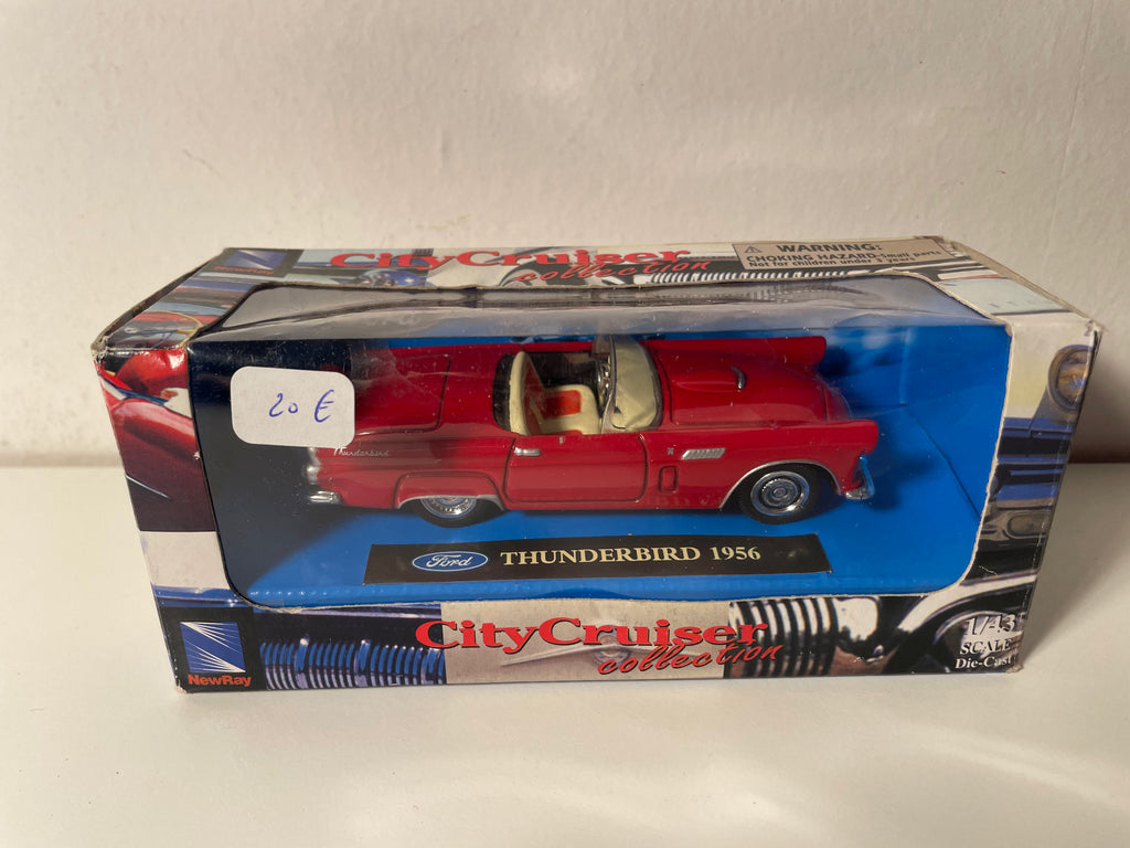 Roud Thunderbird vu 1956 - CityCruiser (amerikanesche Auto)