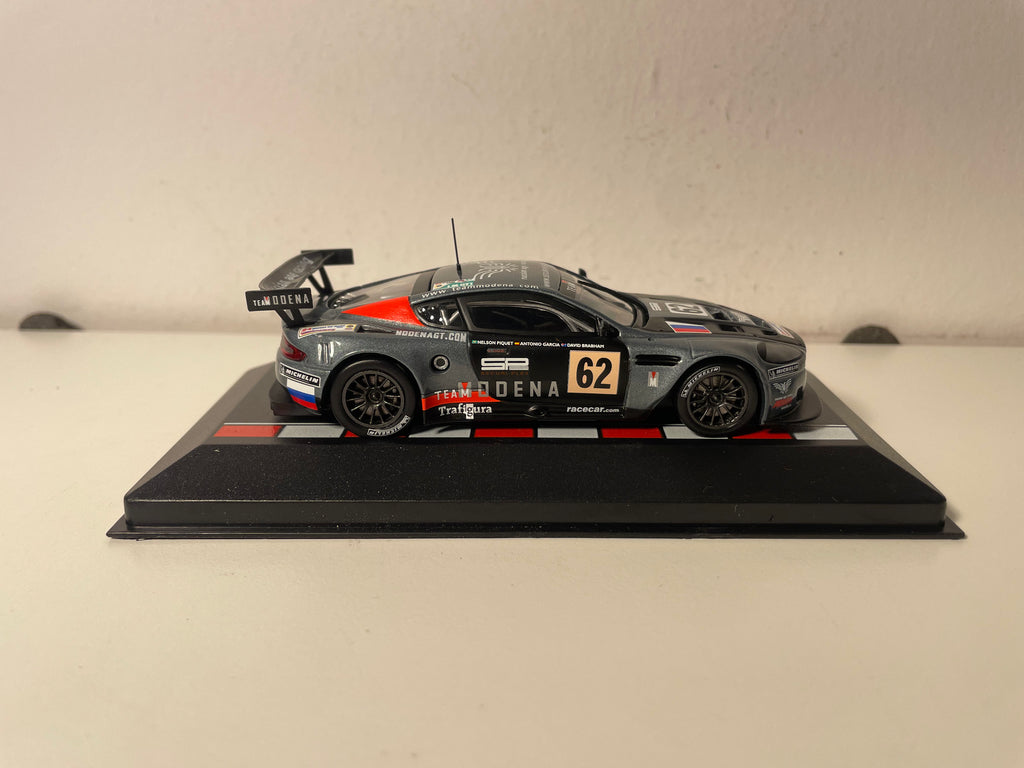Aston Martin DBR9 dunkelgrau, schwarz und rot Nummer 62 - 24 Stunden von Le Mans 2006