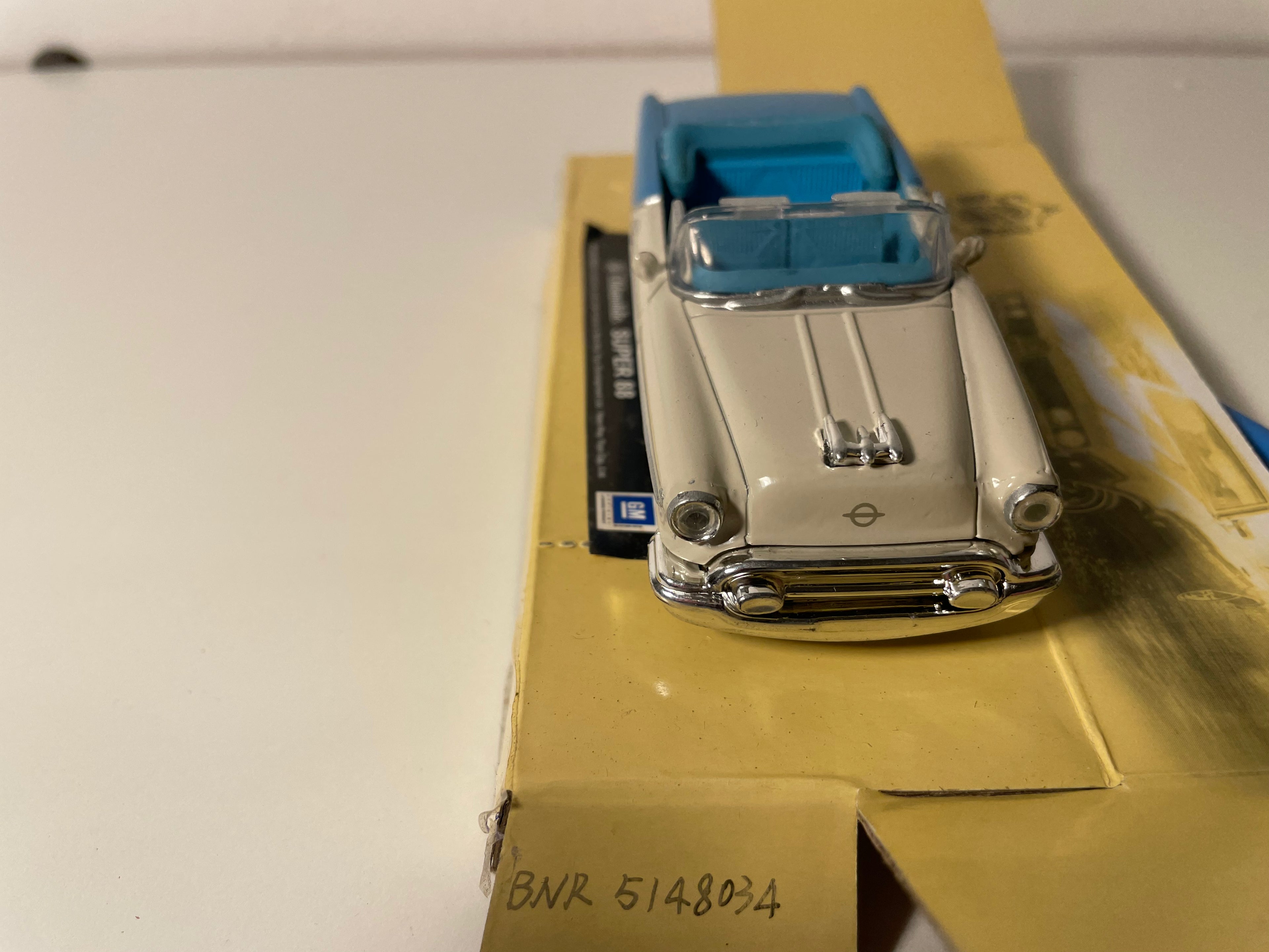 Oldsmobile Super 88 Blue and Off-White - CityCruiser (American Car)