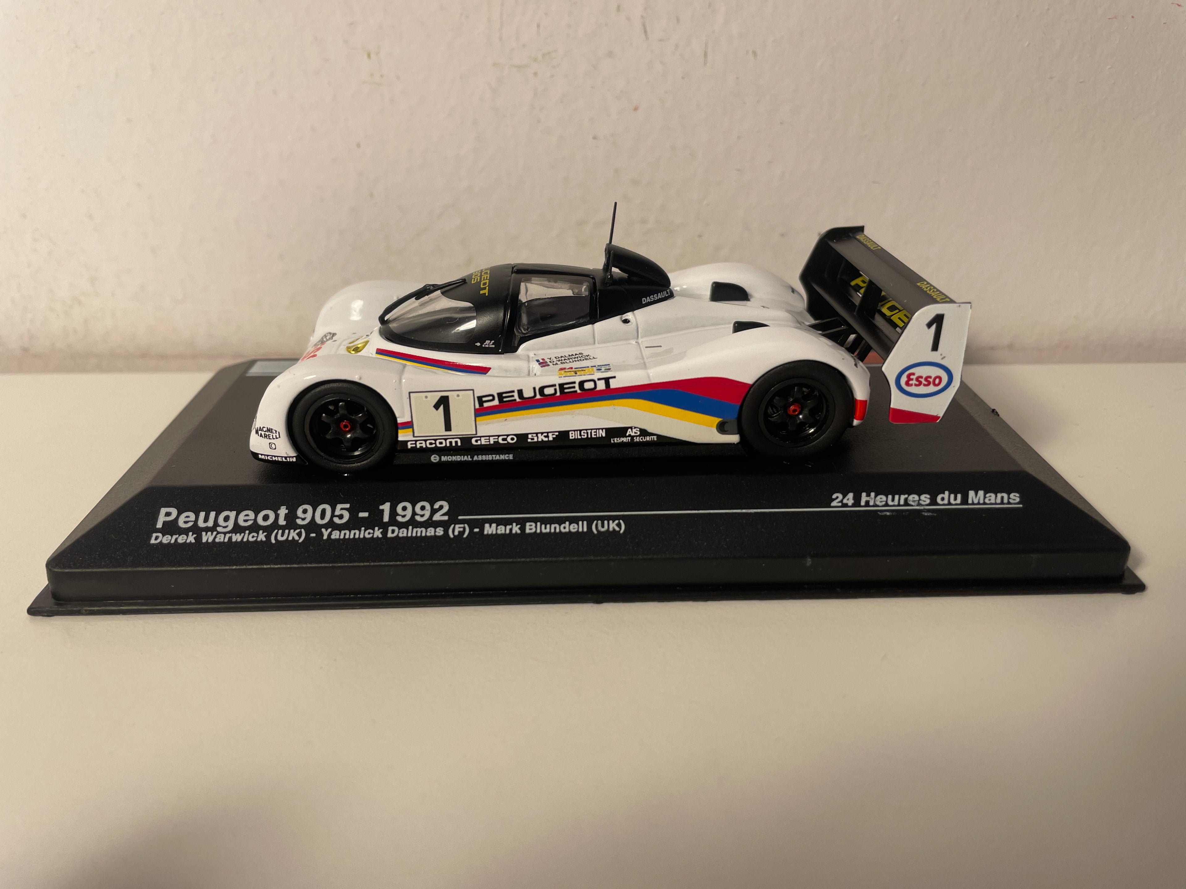 White Peugeot 905 number 1 (24 Hours of Le Mans 1992) - plexi box