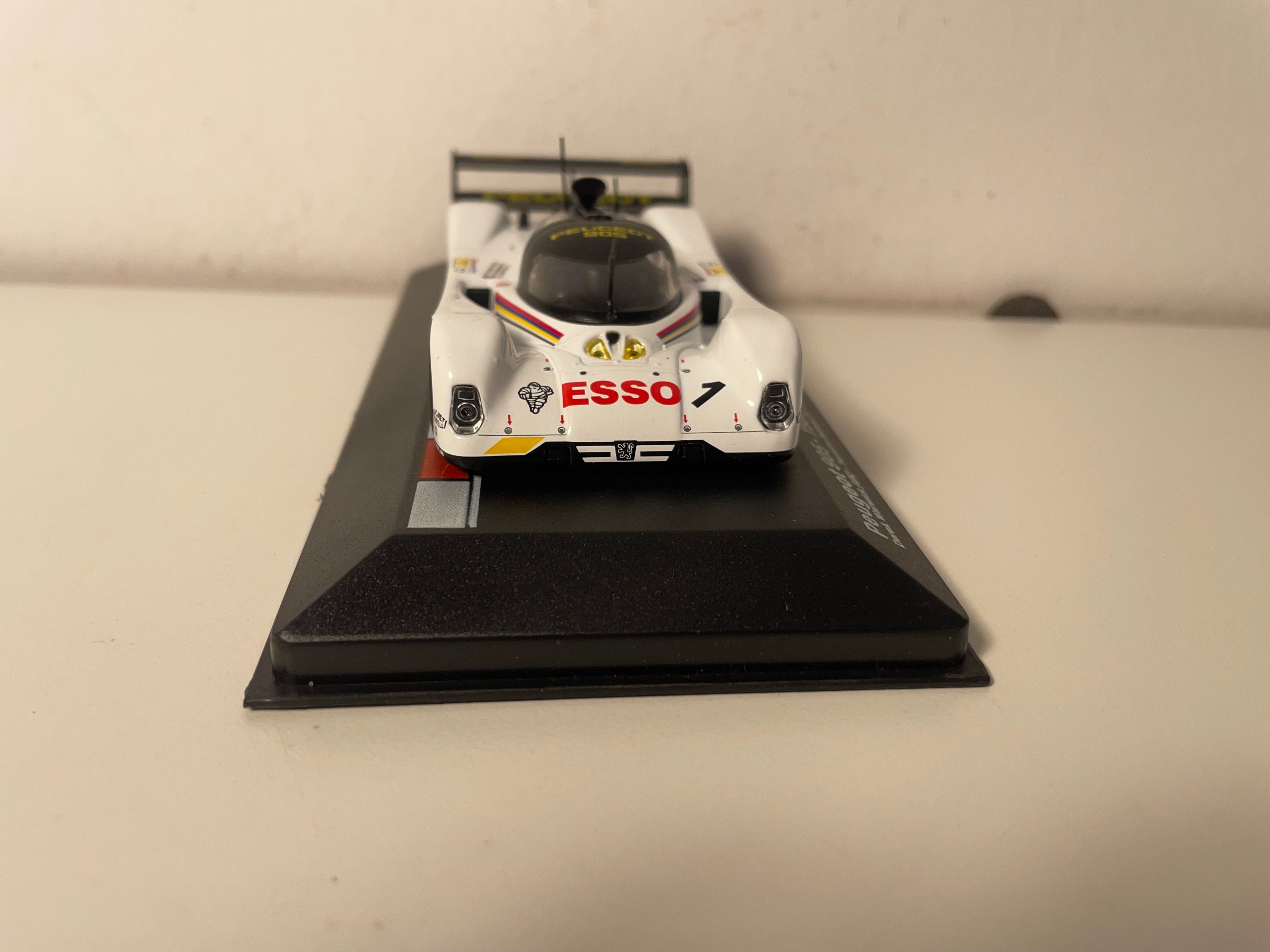 White Peugeot 905 number 1 (24 Hours of Le Mans 1992) - plexi box