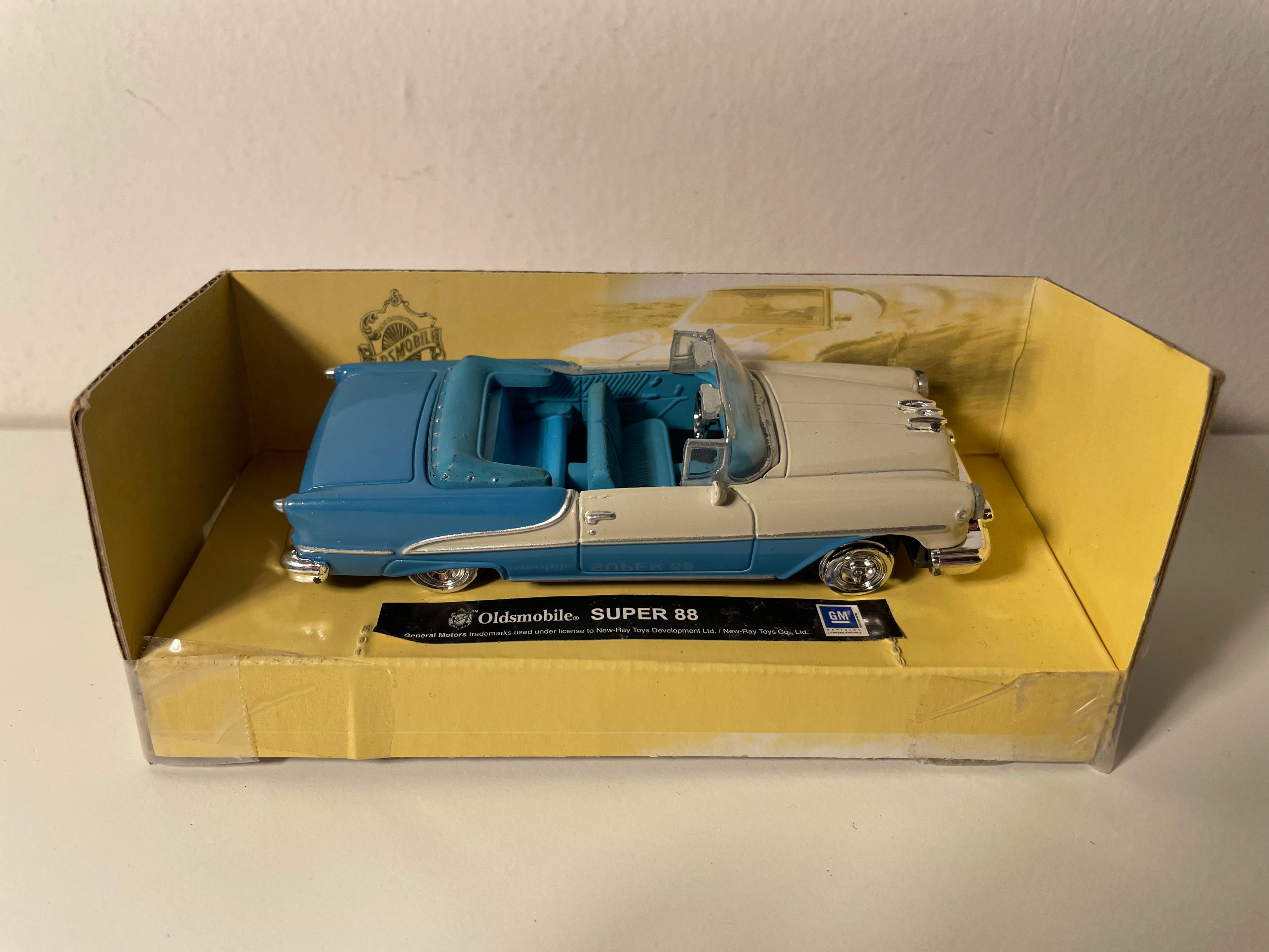 Oldsmobile Super 88 Blue and Off-White - CityCruiser (American Car)