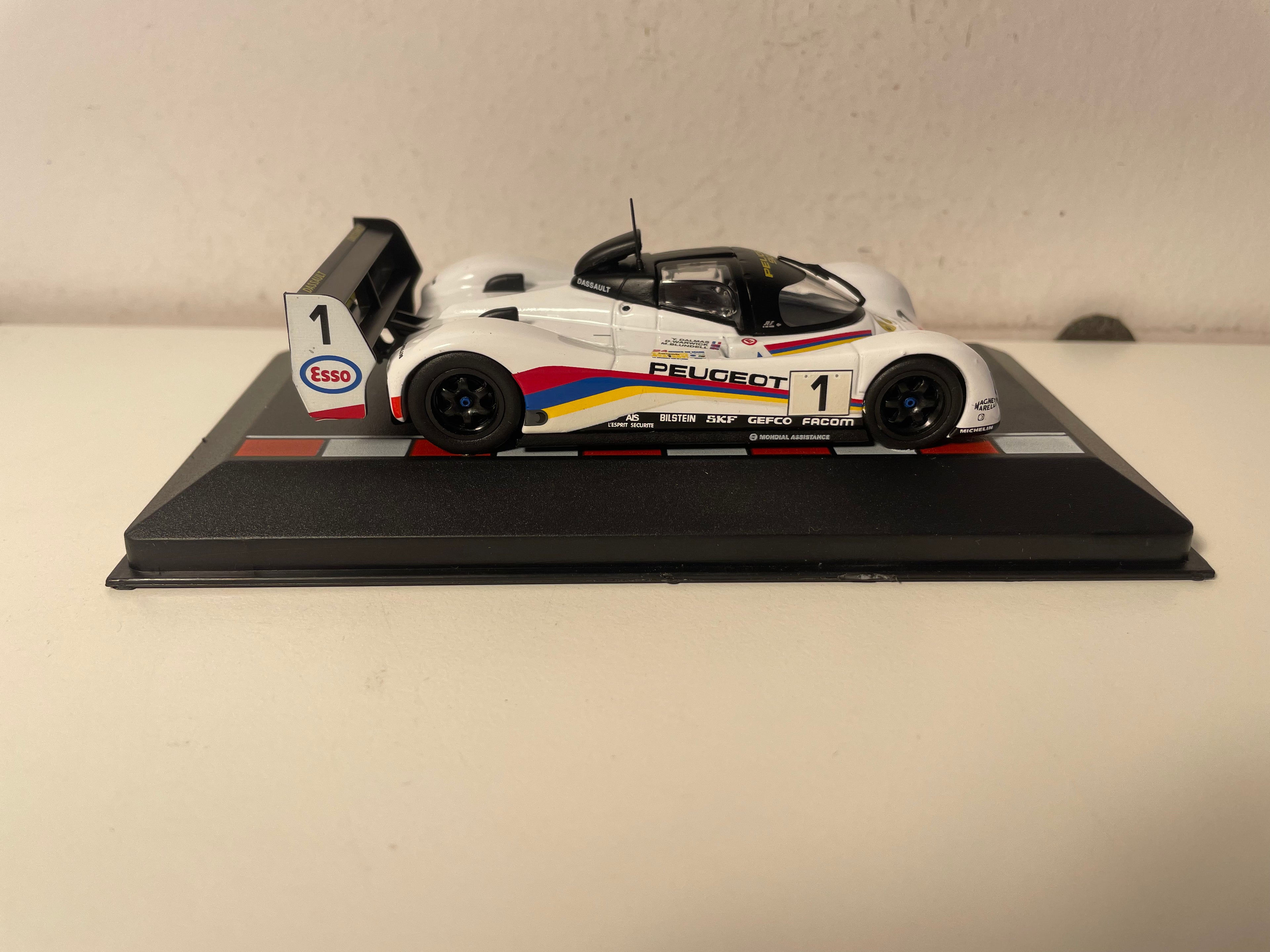 White Peugeot 905 number 1 (24 Hours of Le Mans 1992) - plexi box