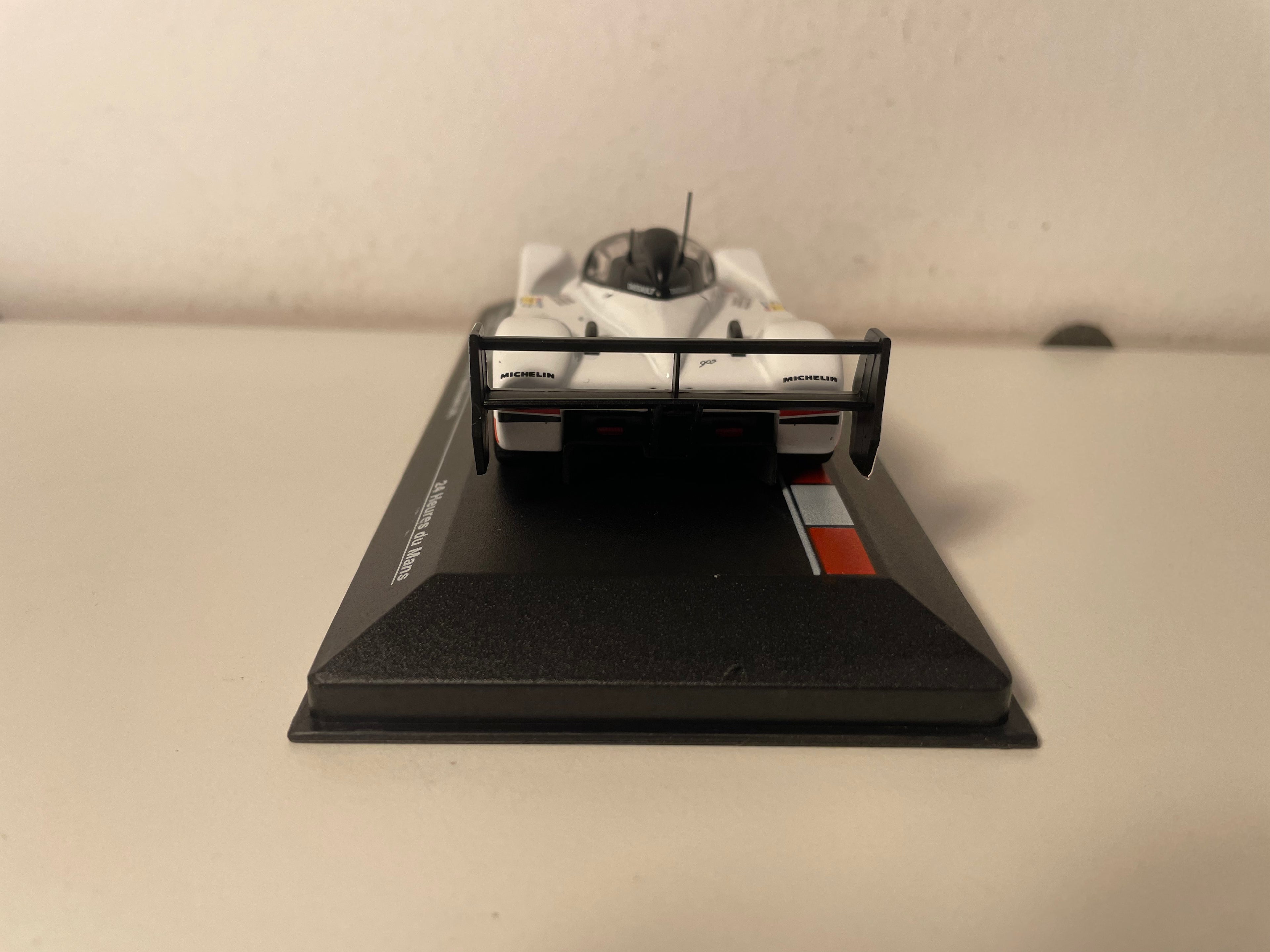 White Peugeot 905 number 1 (24 Hours of Le Mans 1992) - plexi box