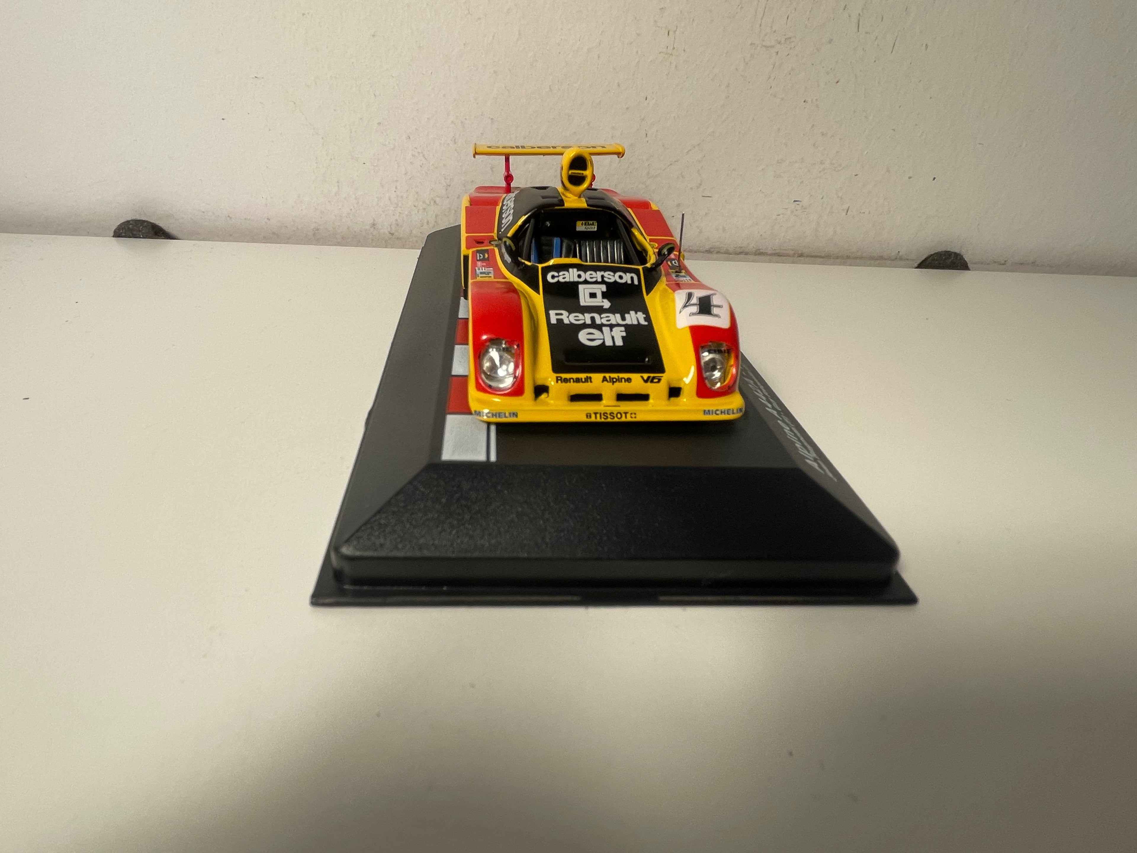 Renault Alpine A442A orange, rouge et noire numéro 4 - 24 heures du Mans de 1978