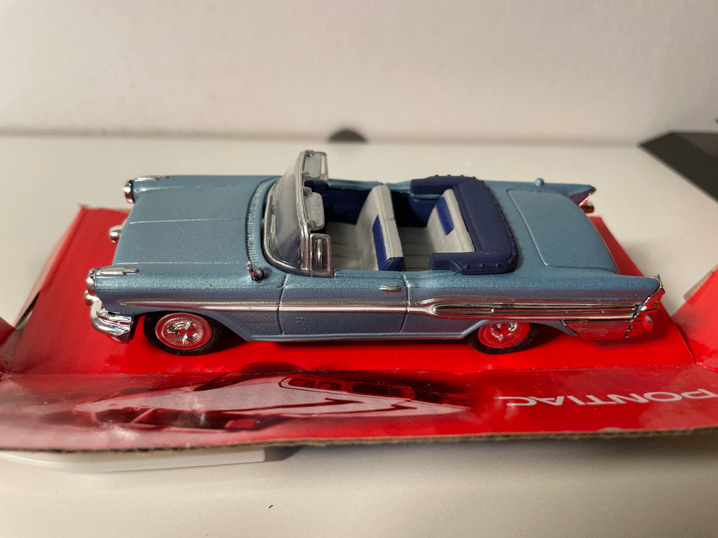 Pontiac Bonneville 1957 an der Faarf Bloo - CityCruiser (amerikaneschen Auto)