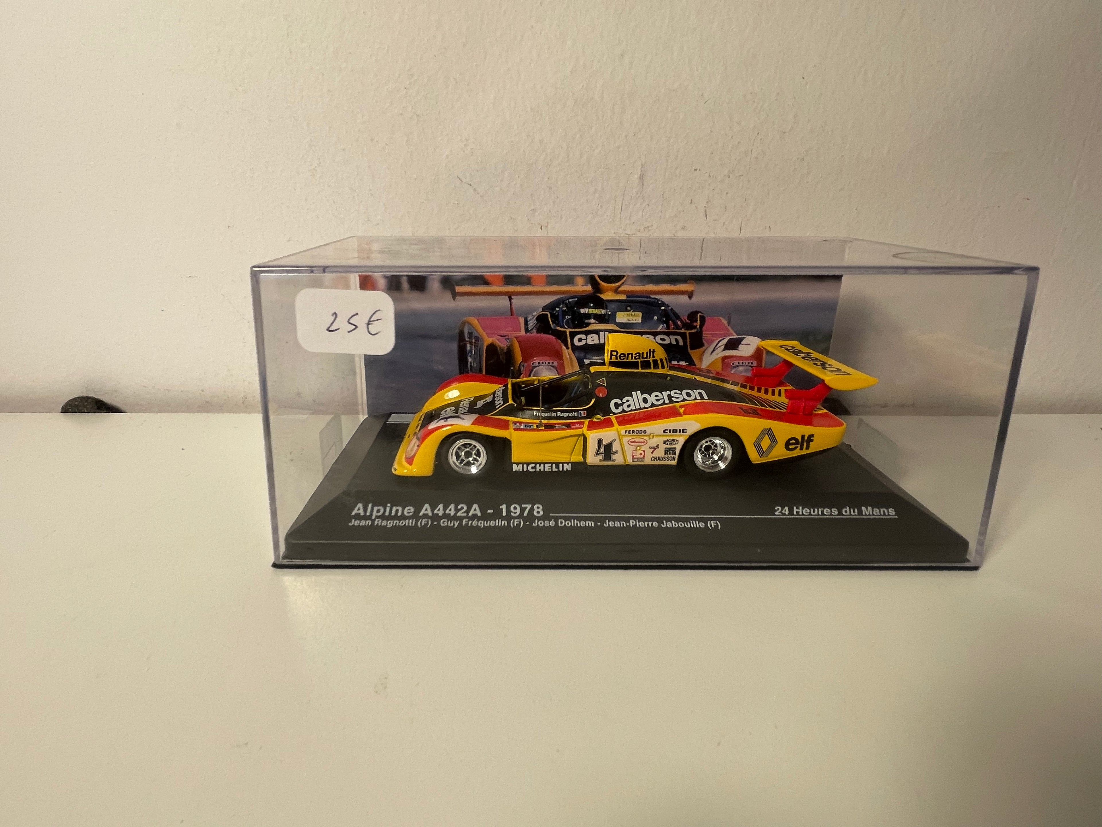 Renault Alpine A442A orange, rouge et noire numéro 4 - 24 heures du Mans de 1978