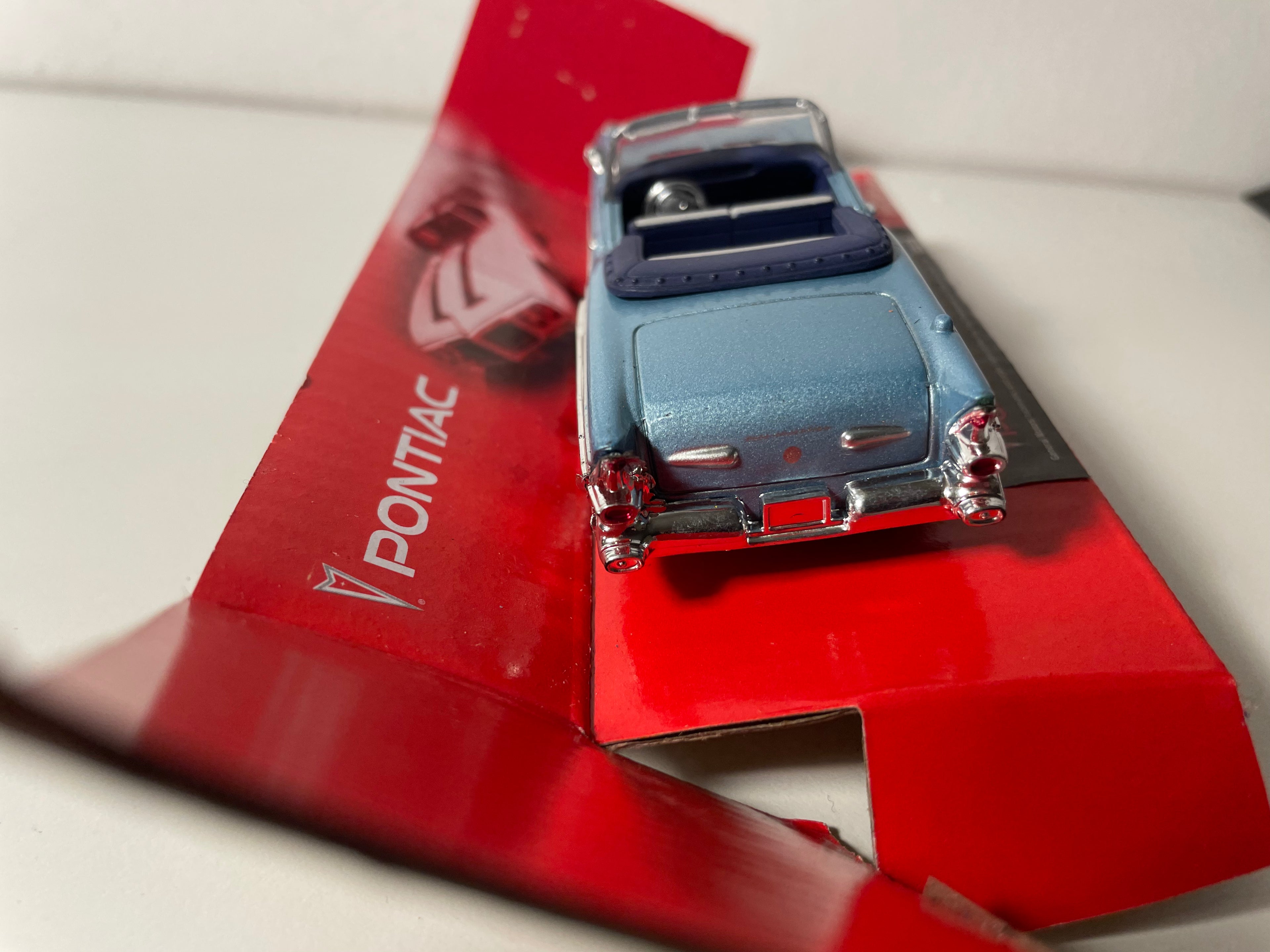 1957 Blue Pontiac Bonneville - CityCruiser (American Car)