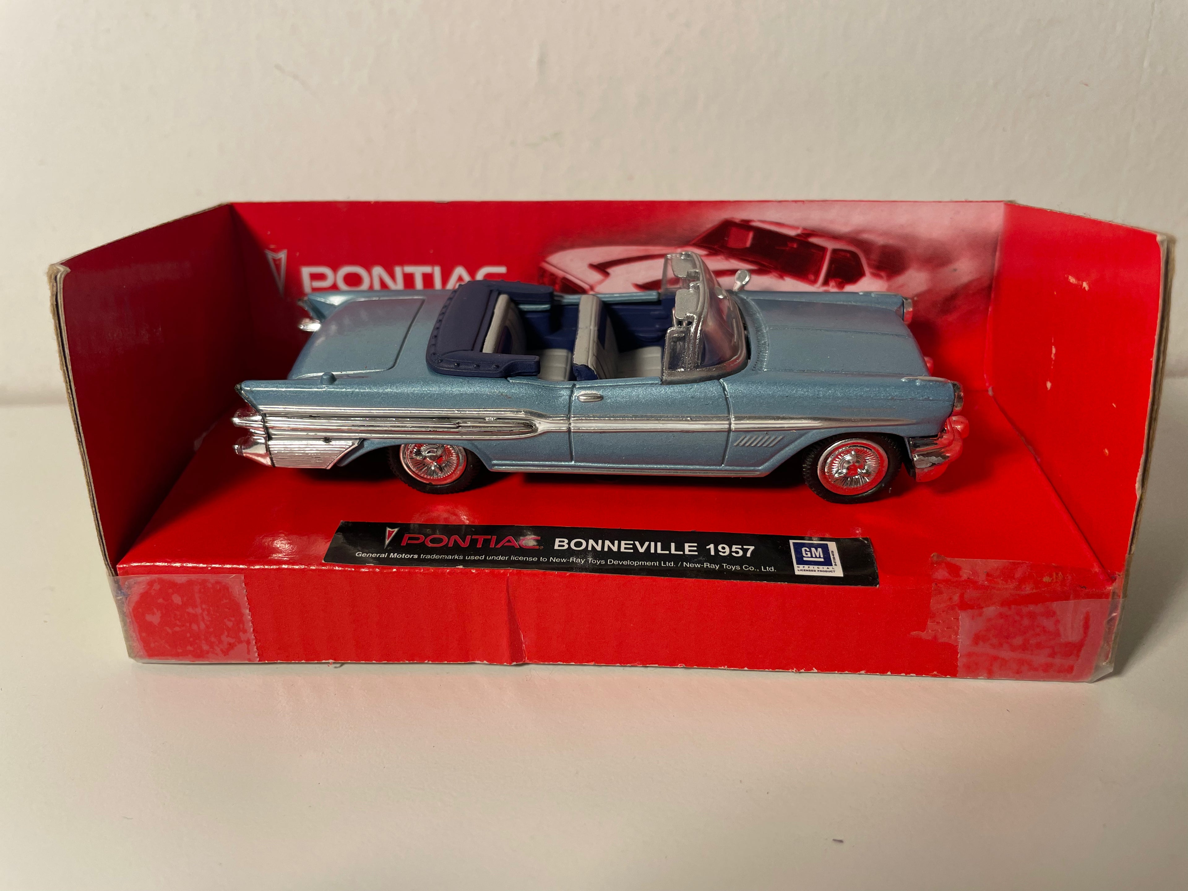 1957 Blue Pontiac Bonneville - CityCruiser (American Car)