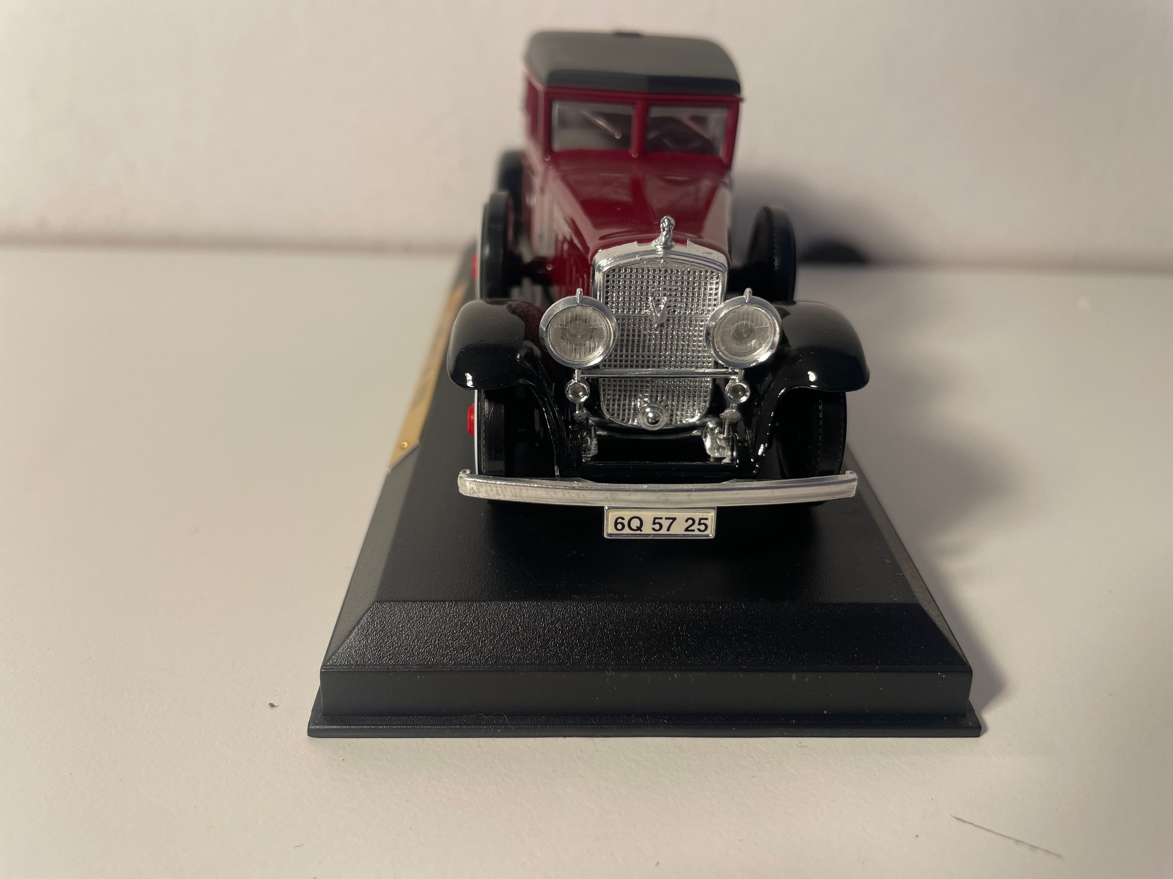 1931 Cadillac V 16 Bordeaux (American Car)