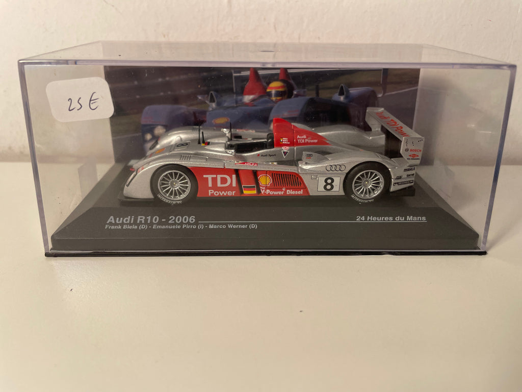 Audi R10 grise et rouge numéro 8 - 24 heures du Mans de 2006