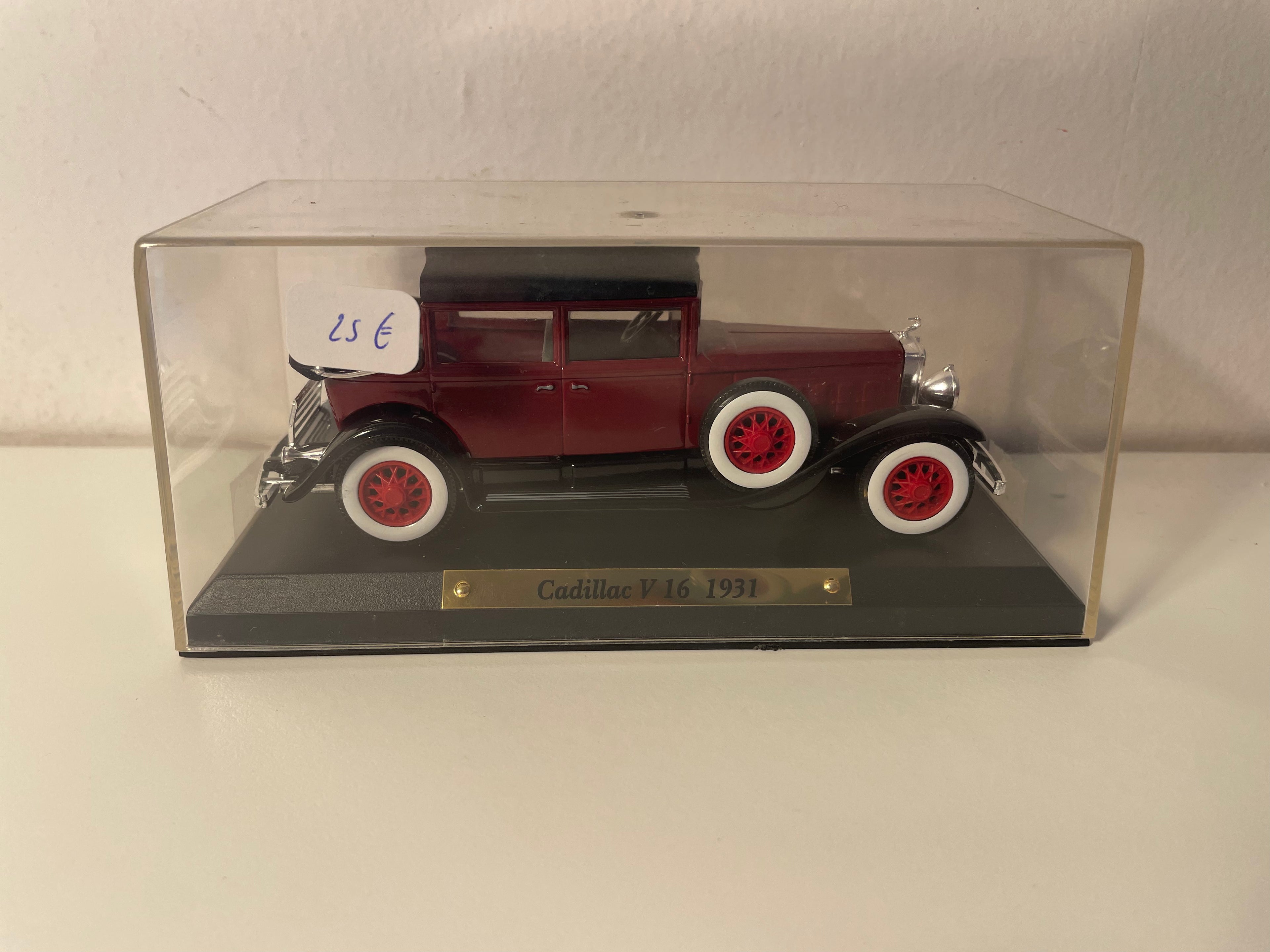 1931 Cadillac V 16 Bordeaux (American Car)